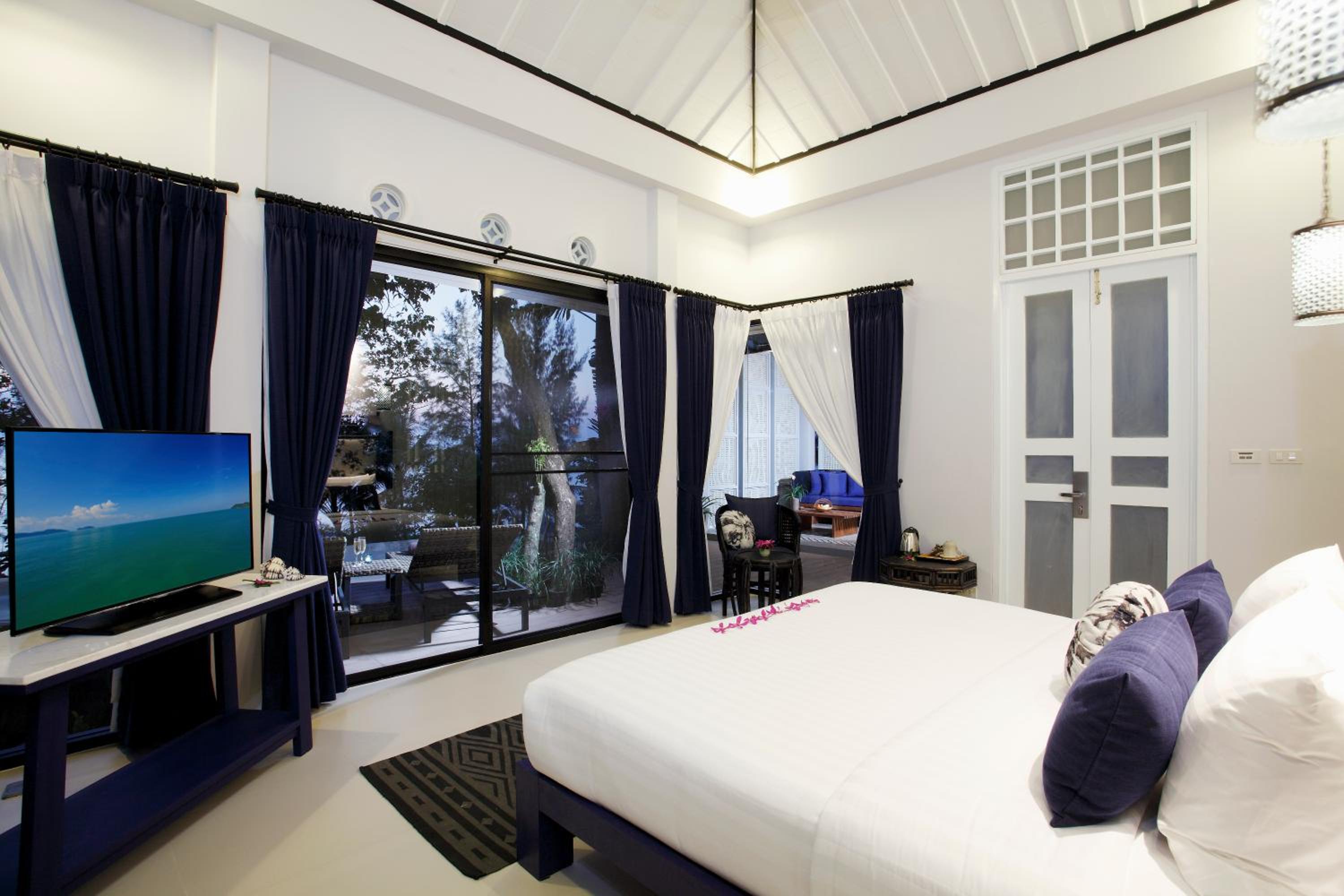 Villa with Private Pool - Photo 2