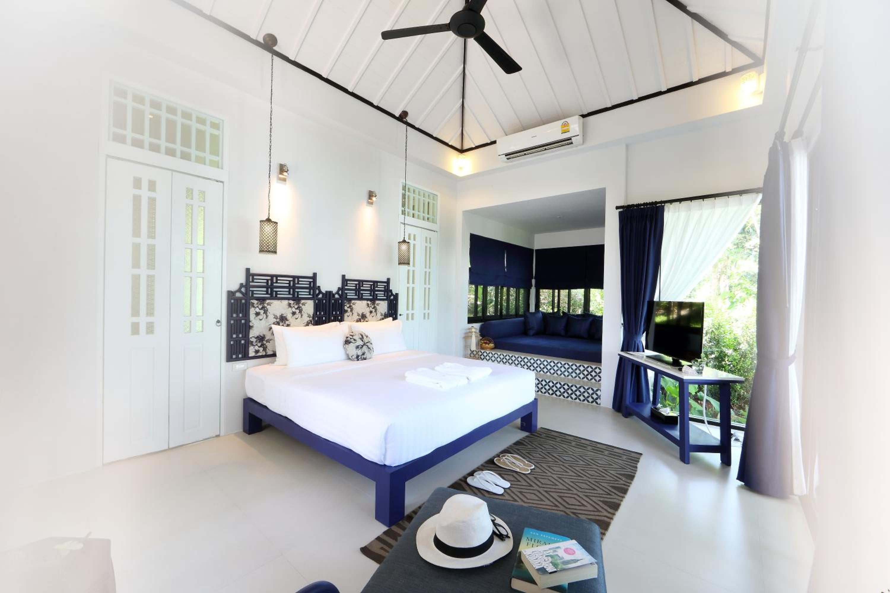 Villa with Private Pool - Photo 3