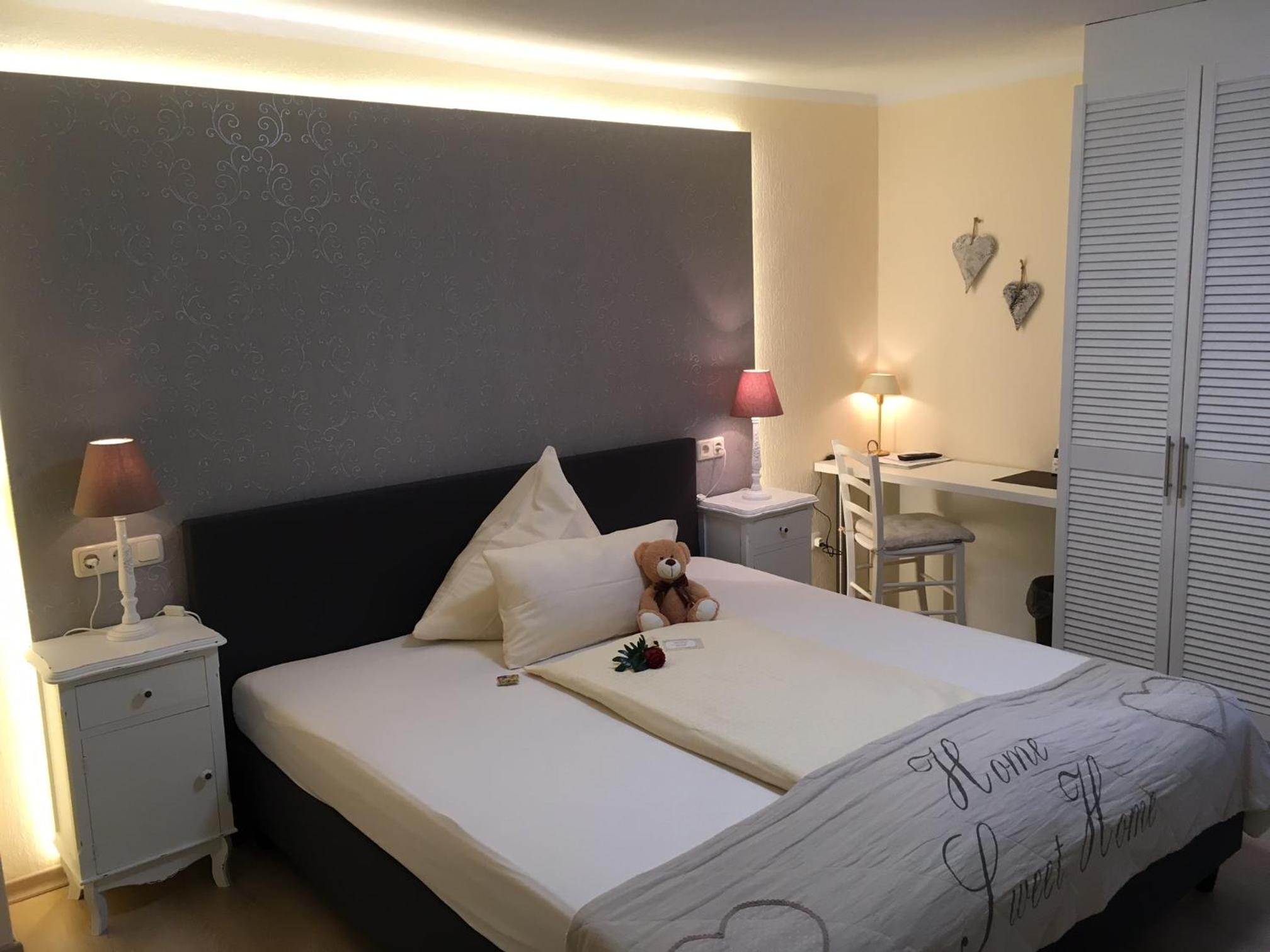 Standard Double Room - Photo 7
