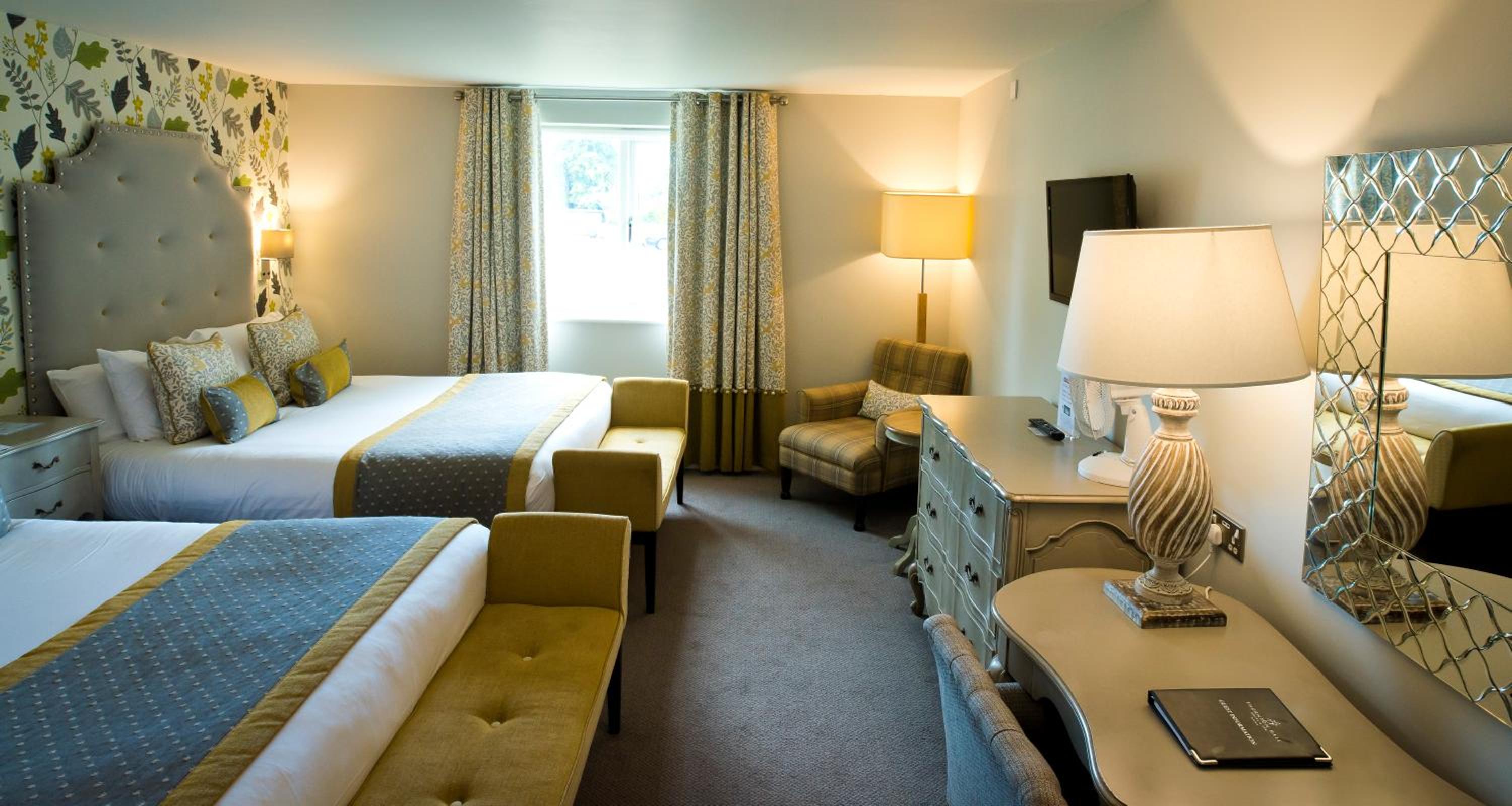 Deluxe Double Room with Two Double Beds - Photo 10