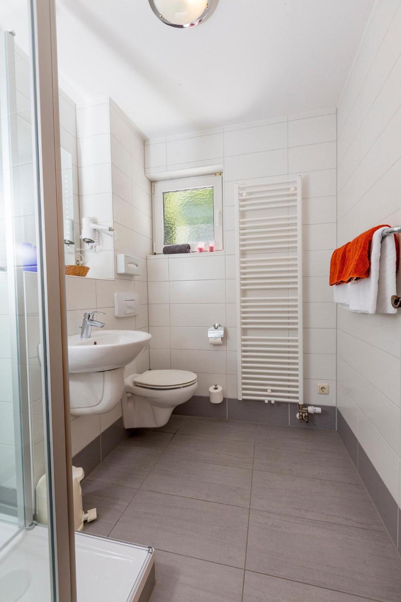 Double or Twin Room - Photo 2