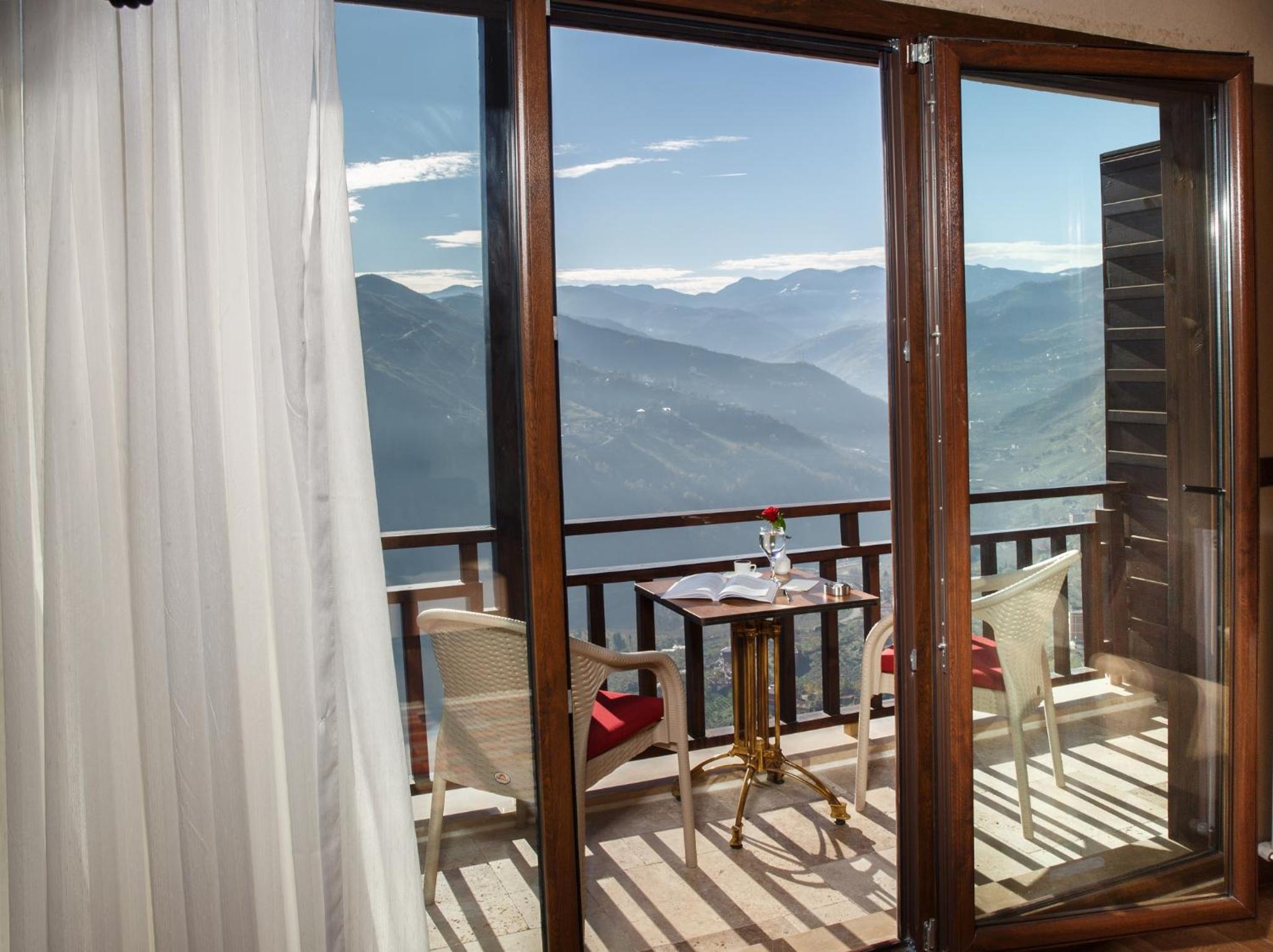 Triple Room with Lake View thumbnail 6