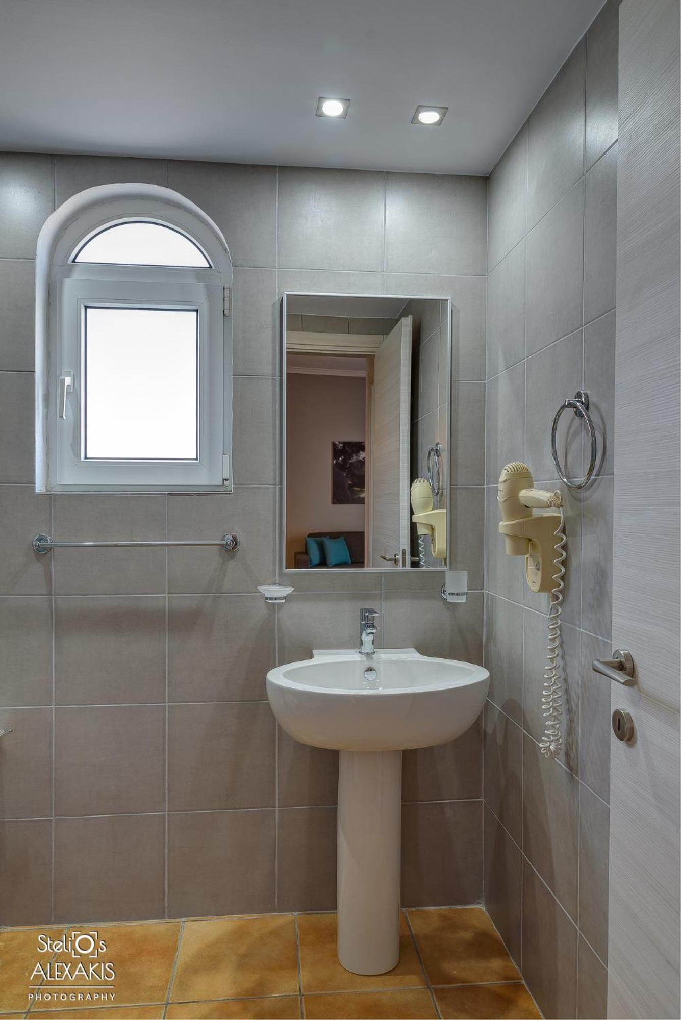 Apartment with Sea View - Photo 3