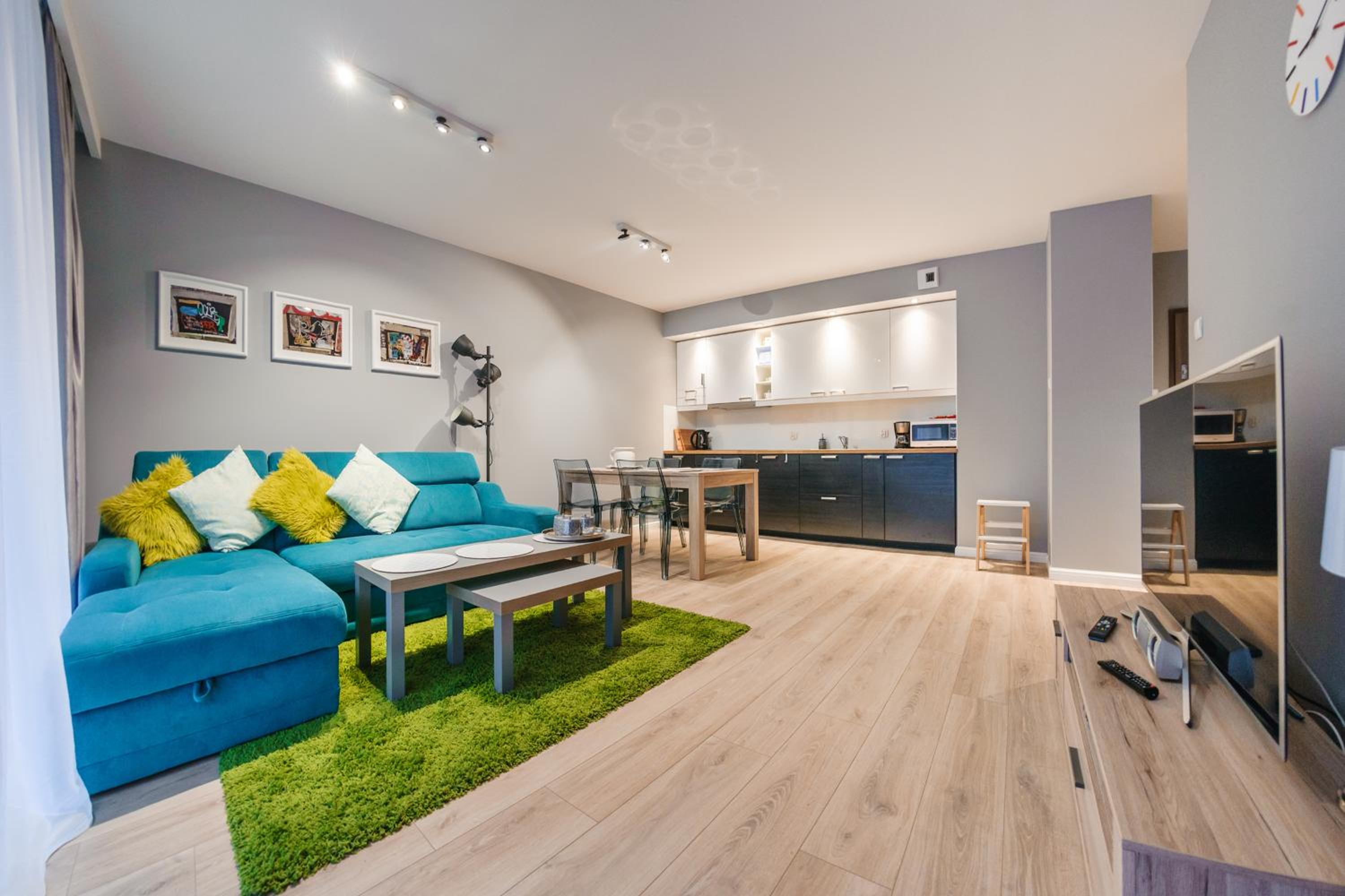 One-Bedroom Apartment - 72 Chmielna Street