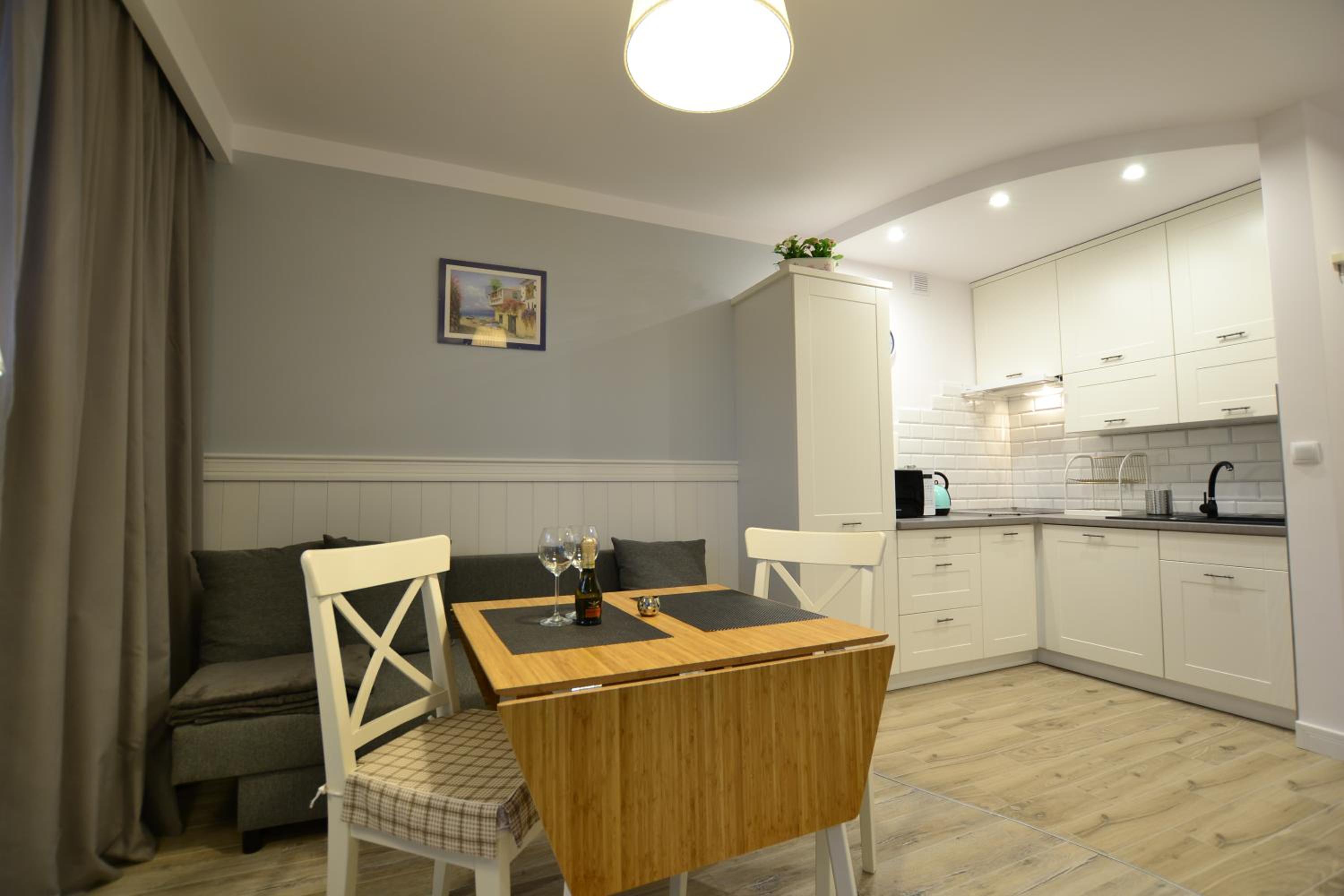 Apartment with Balcony - Photo 20