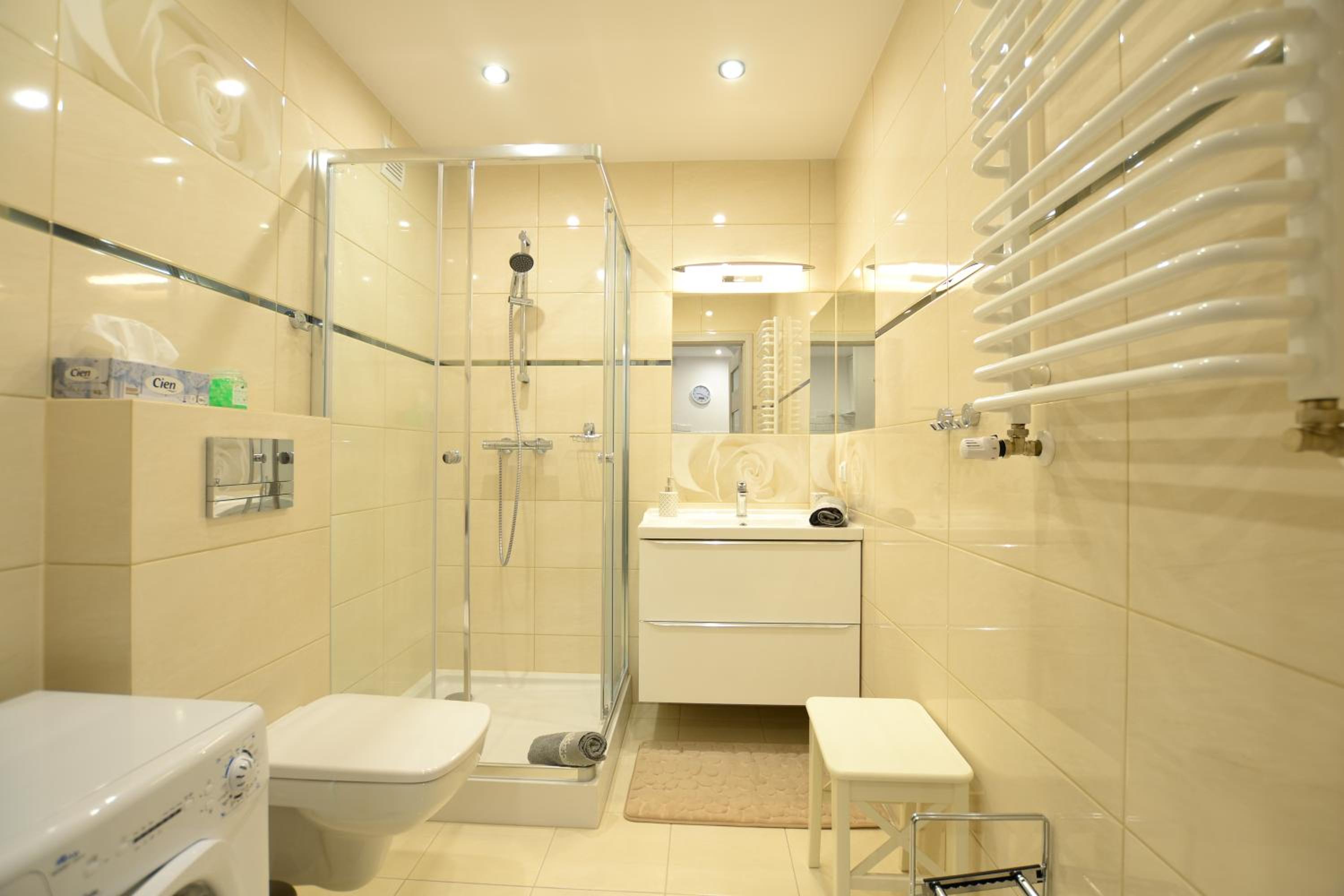 Apartment with Balcony - Photo 21