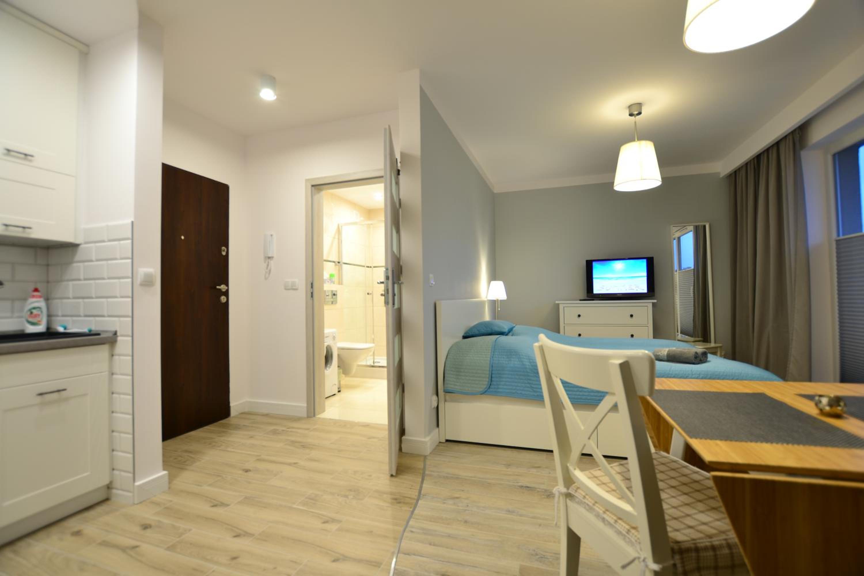 Apartment with Balcony - Photo 22