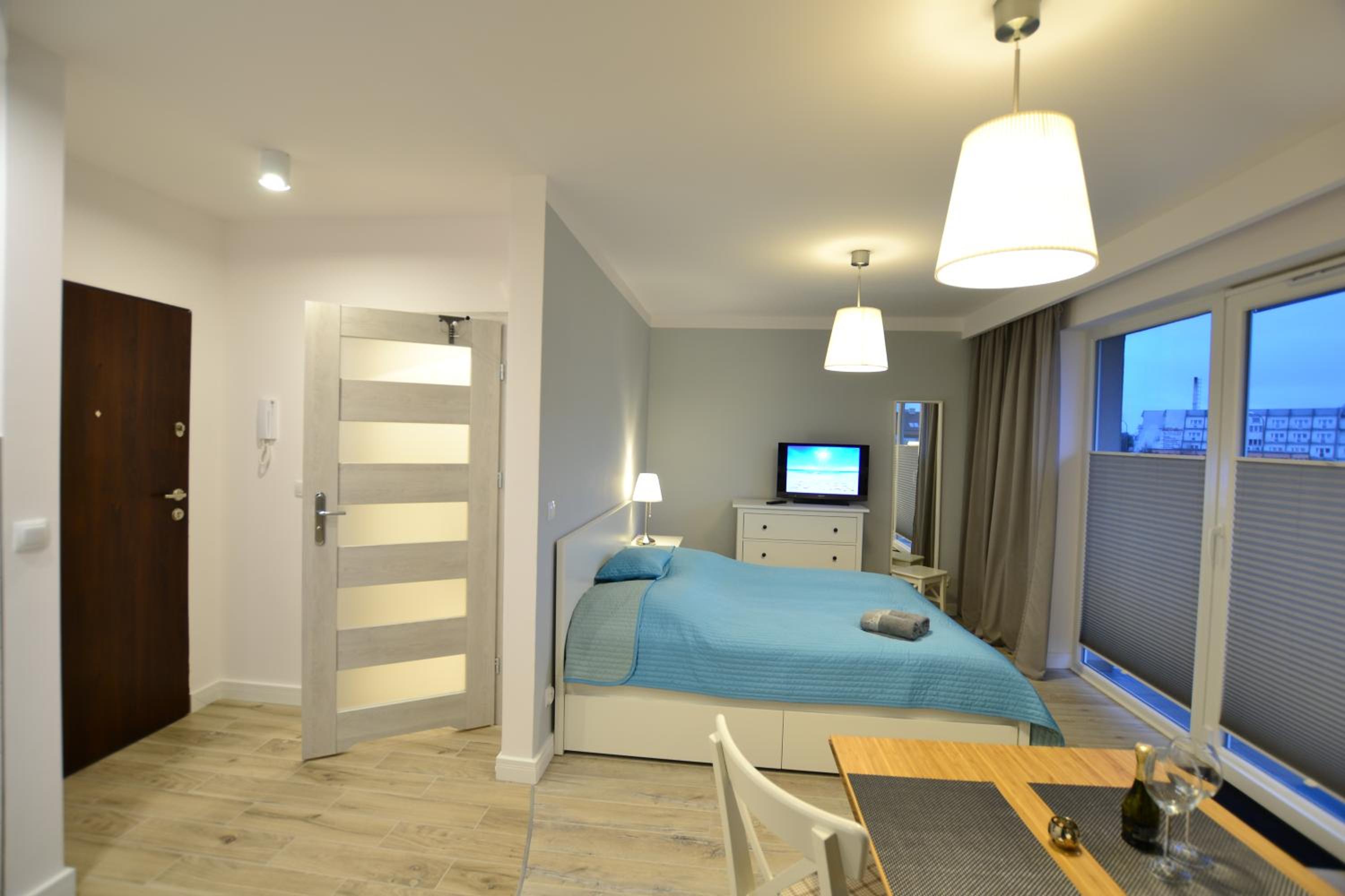 Apartment with Balcony - Photo 24