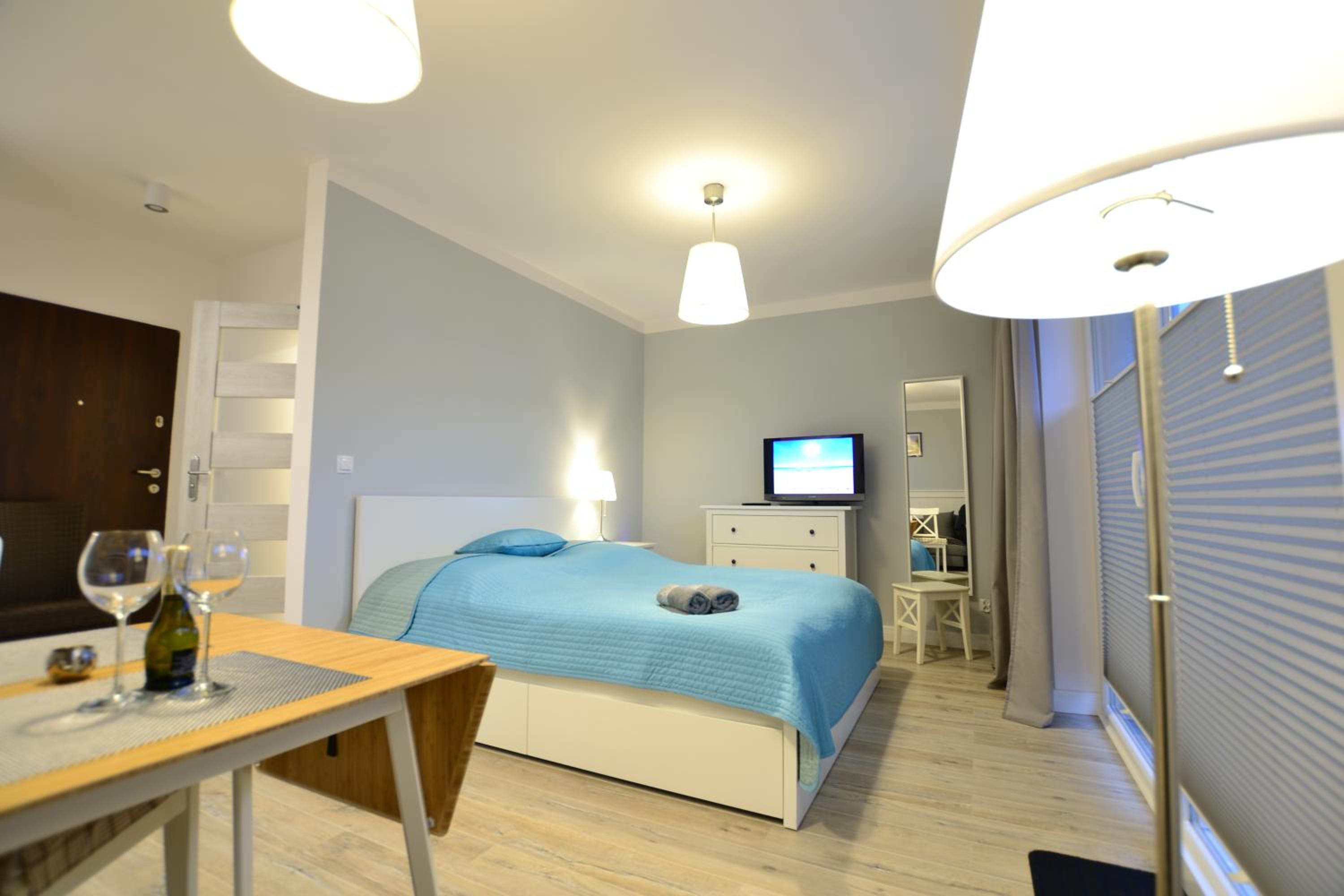 Apartment with Balcony - Photo 30