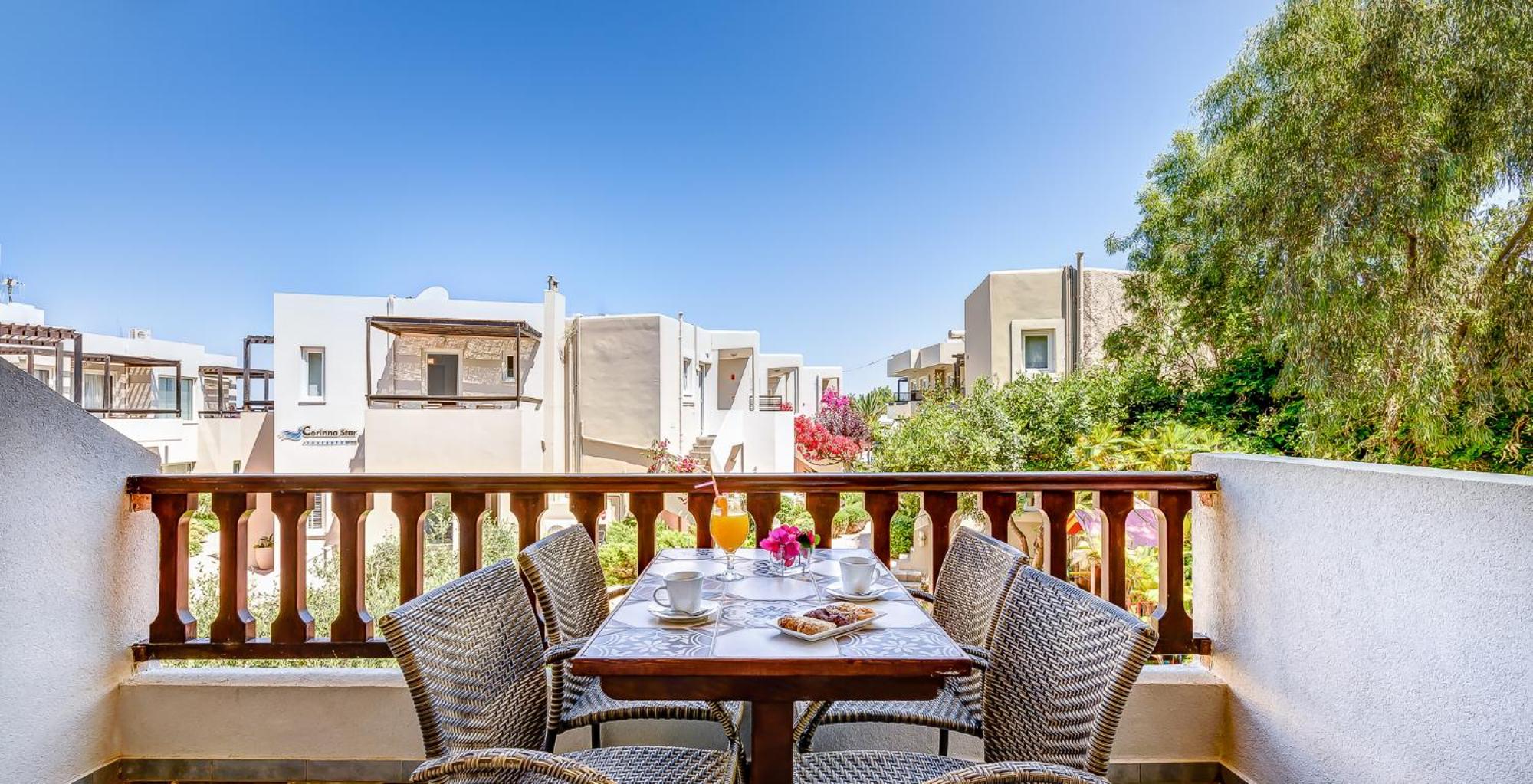 Apartment with Garden View