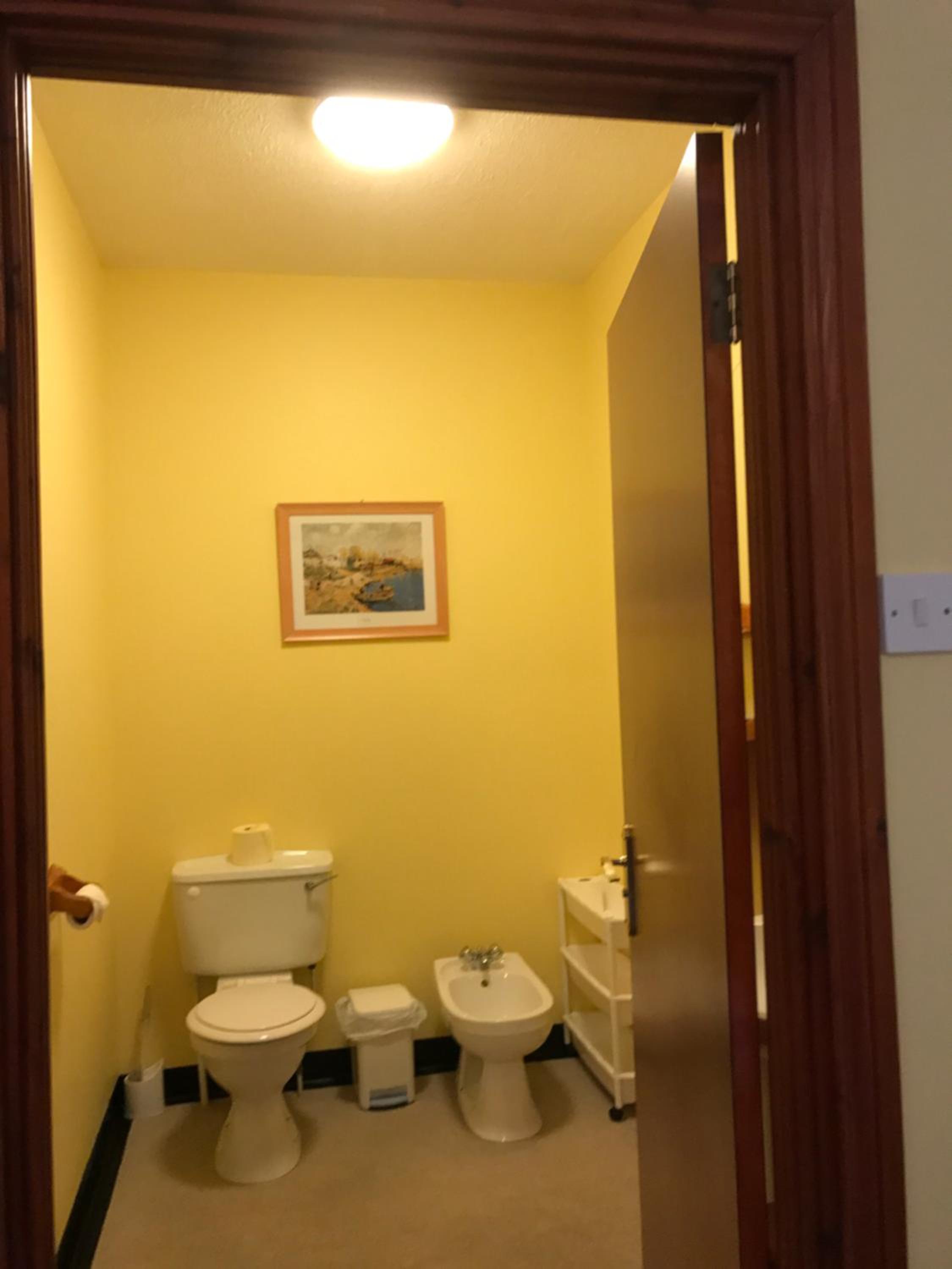 Quadruple Room with Private Bathroom - Photo 7