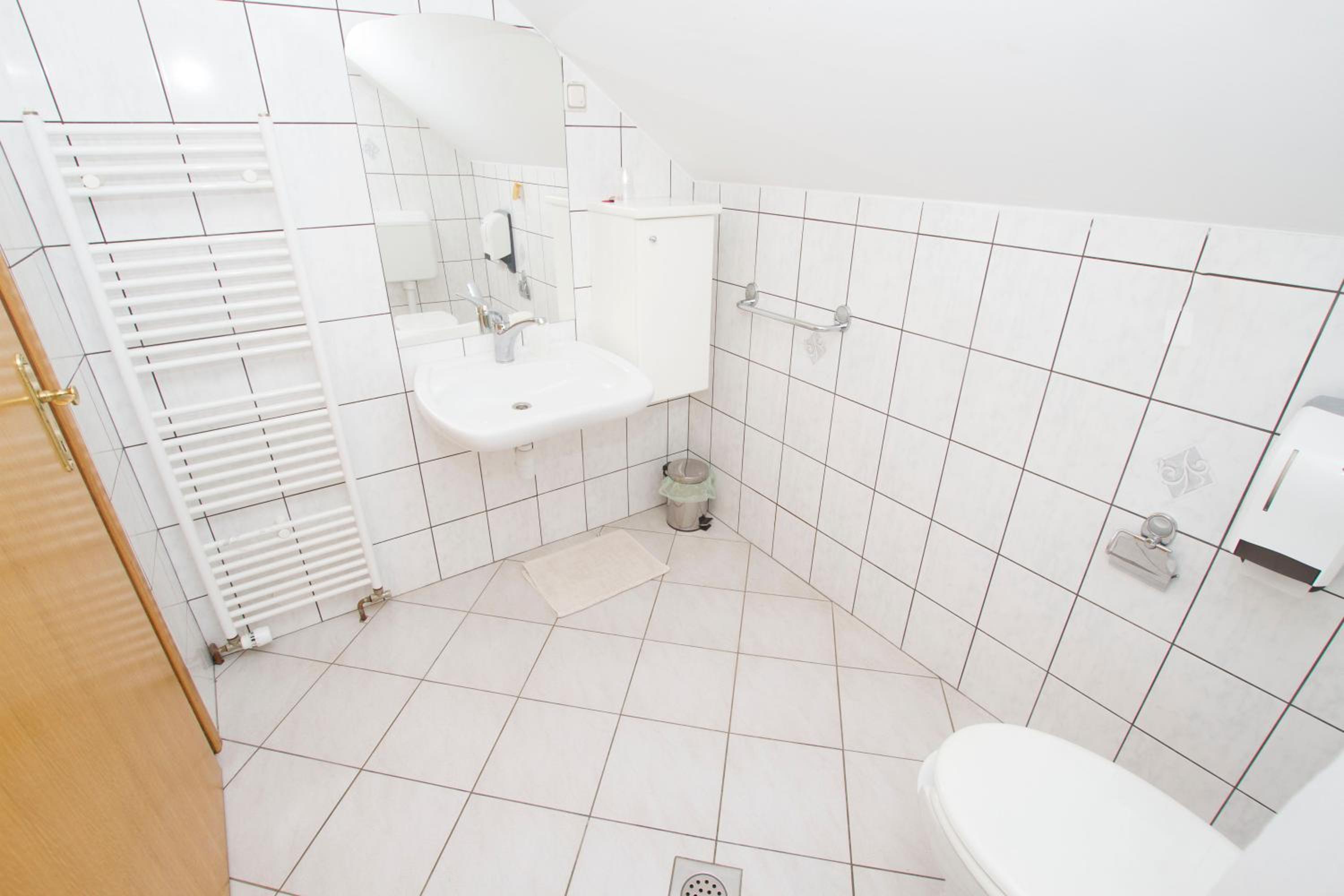 Twin Room - Disability Access photo 1