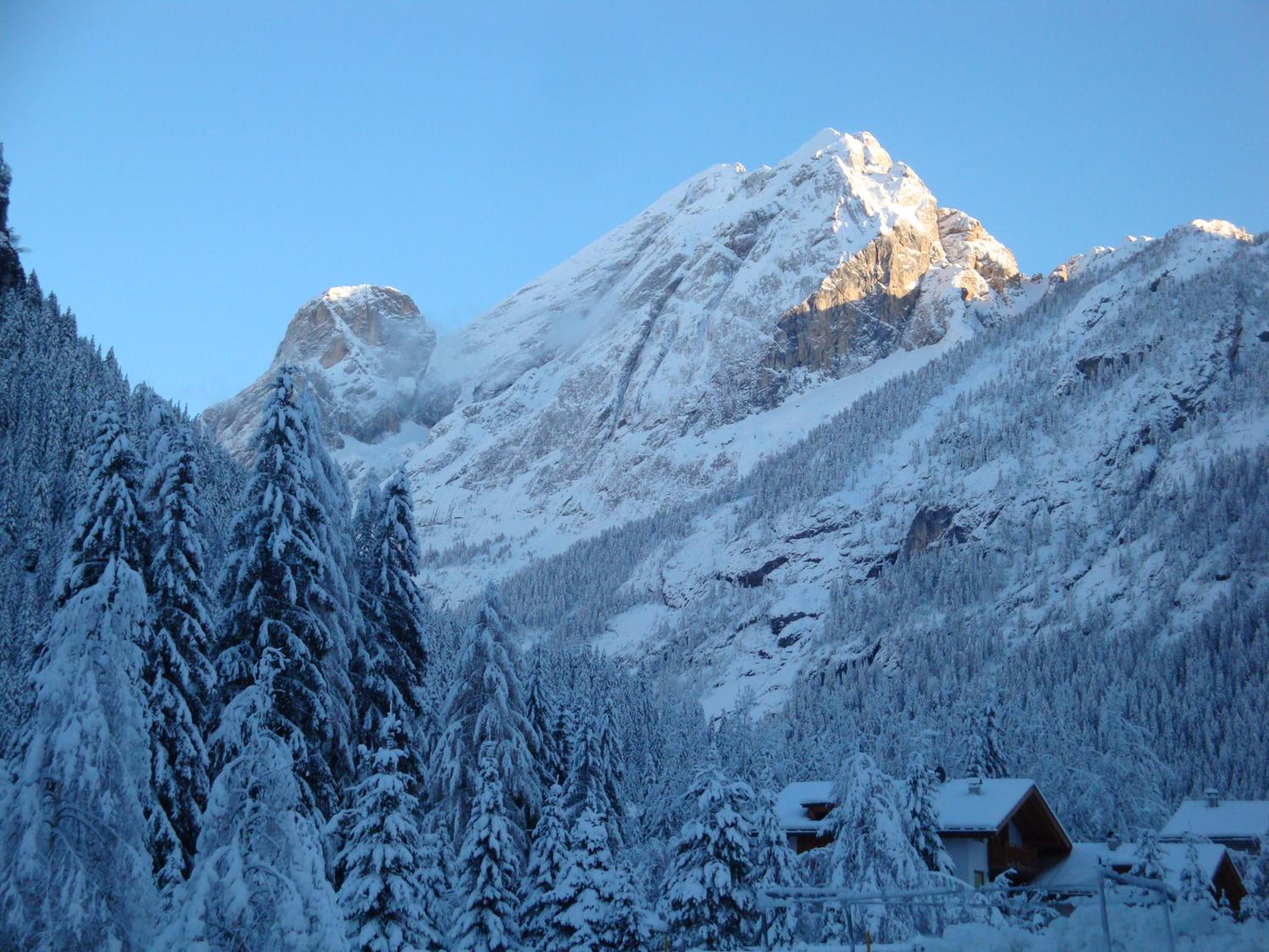 Economy Triple Room with Mountain View - Photo 4