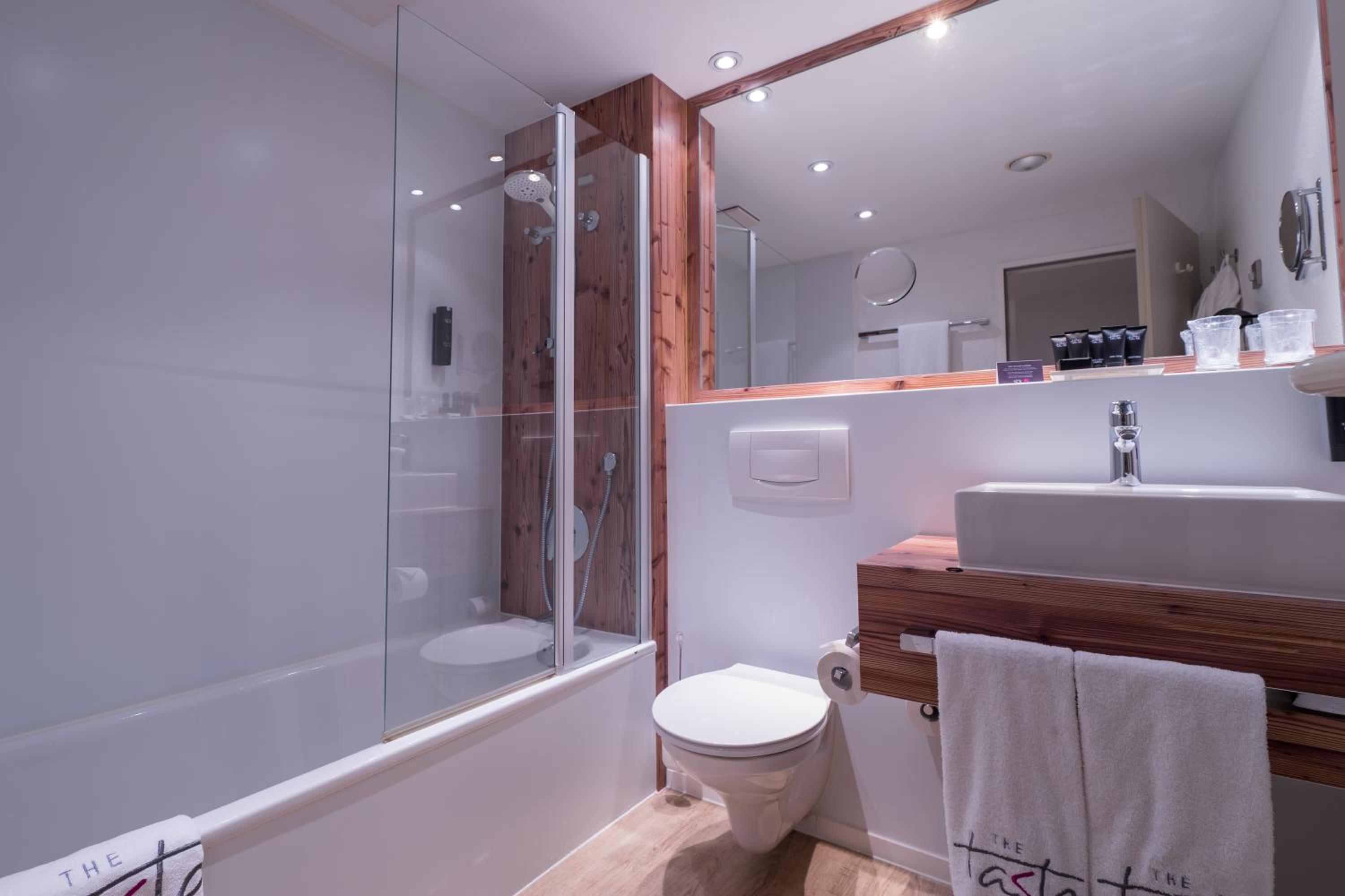 Superior Twin Room with Balcony photo 3