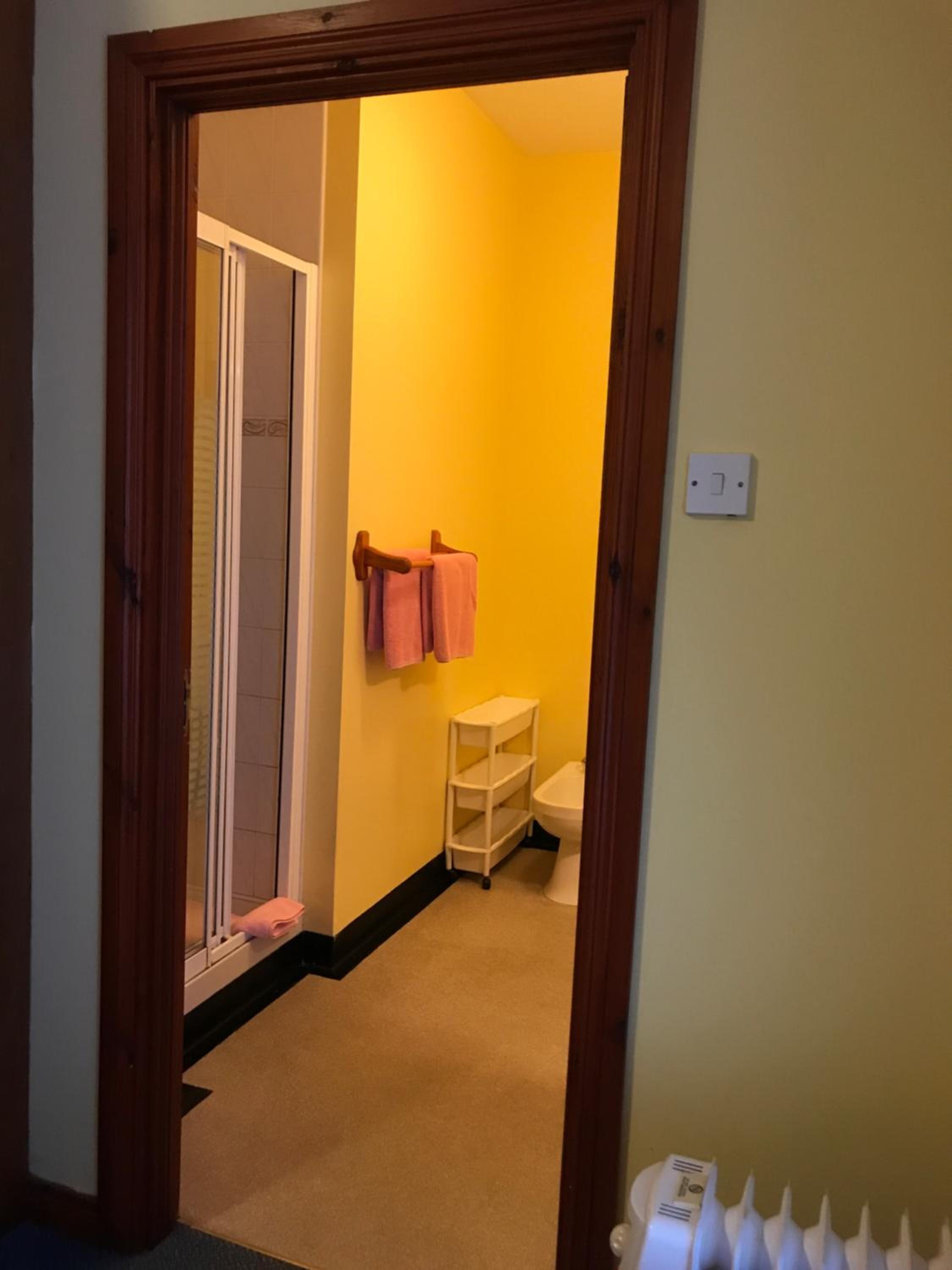 Quadruple Room with Private Bathroom - Photo 6