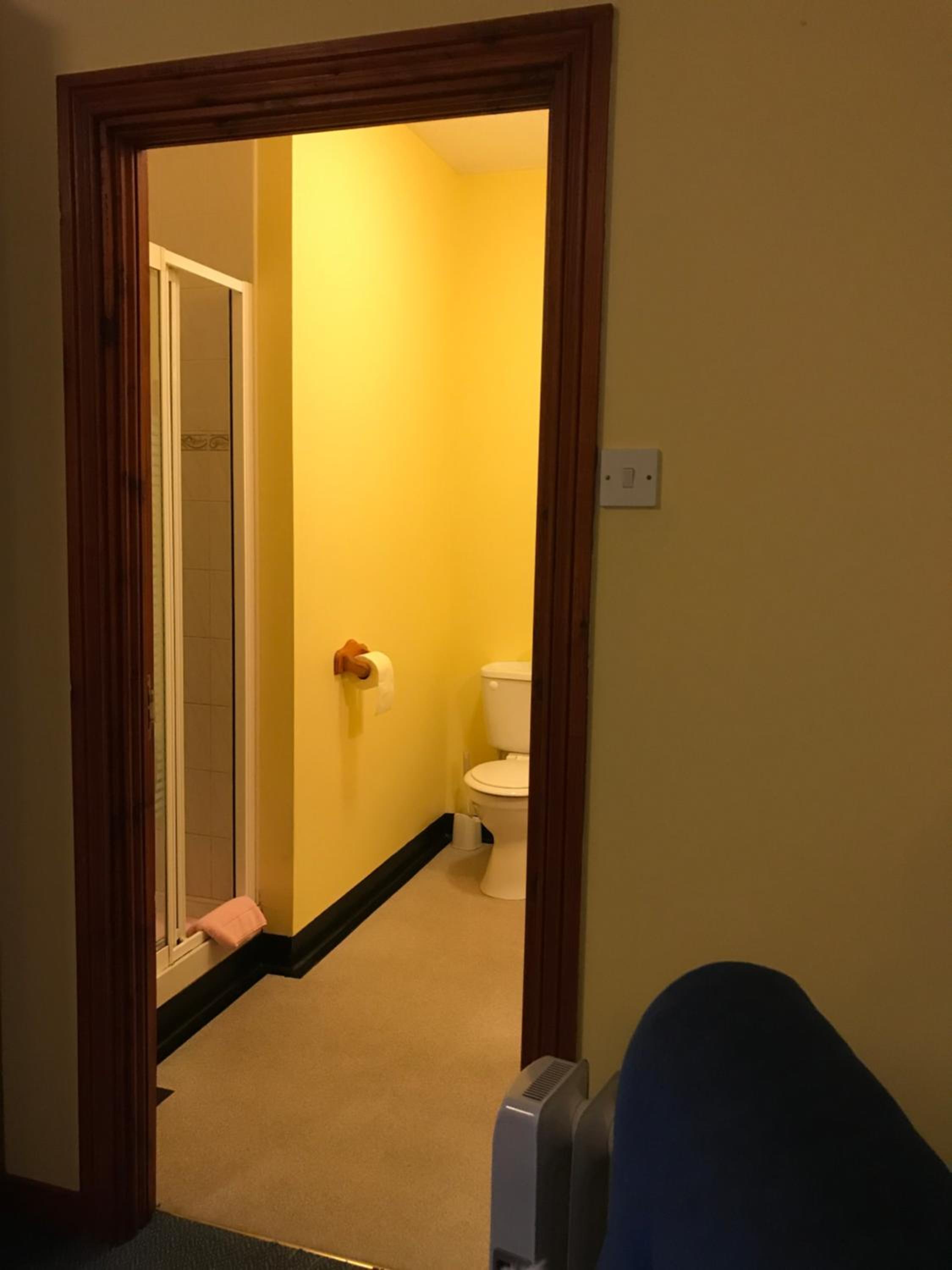 Quadruple Room with Private Bathroom - Photo 13