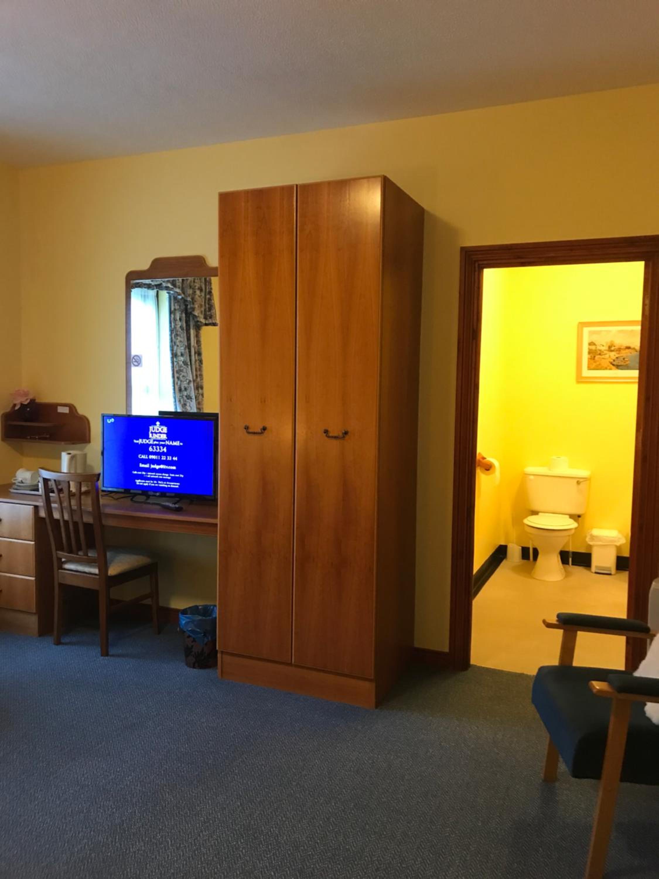 Quadruple Room with Private Bathroom - Photo 2