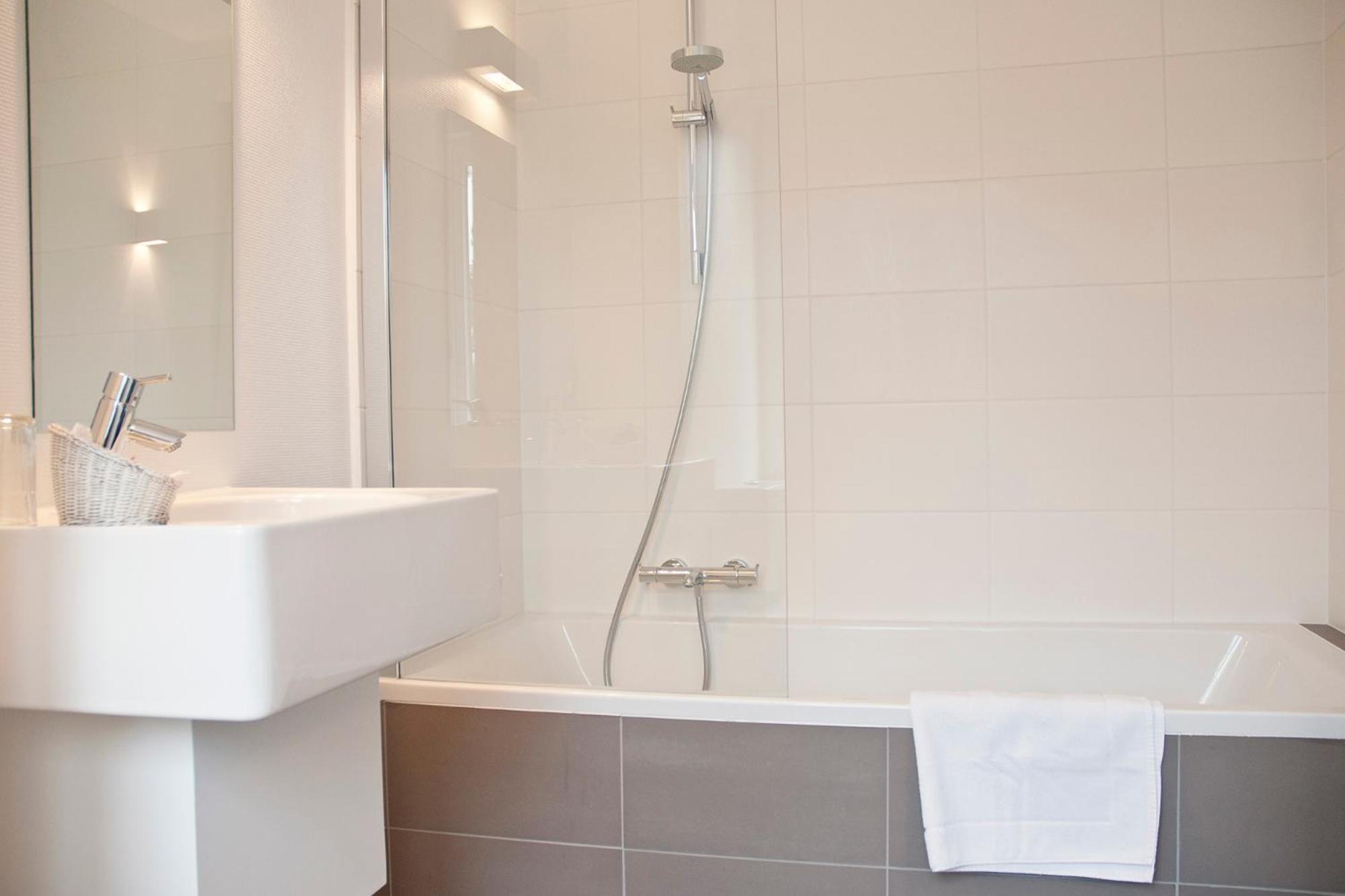 Standard Double or Twin Room photo 2