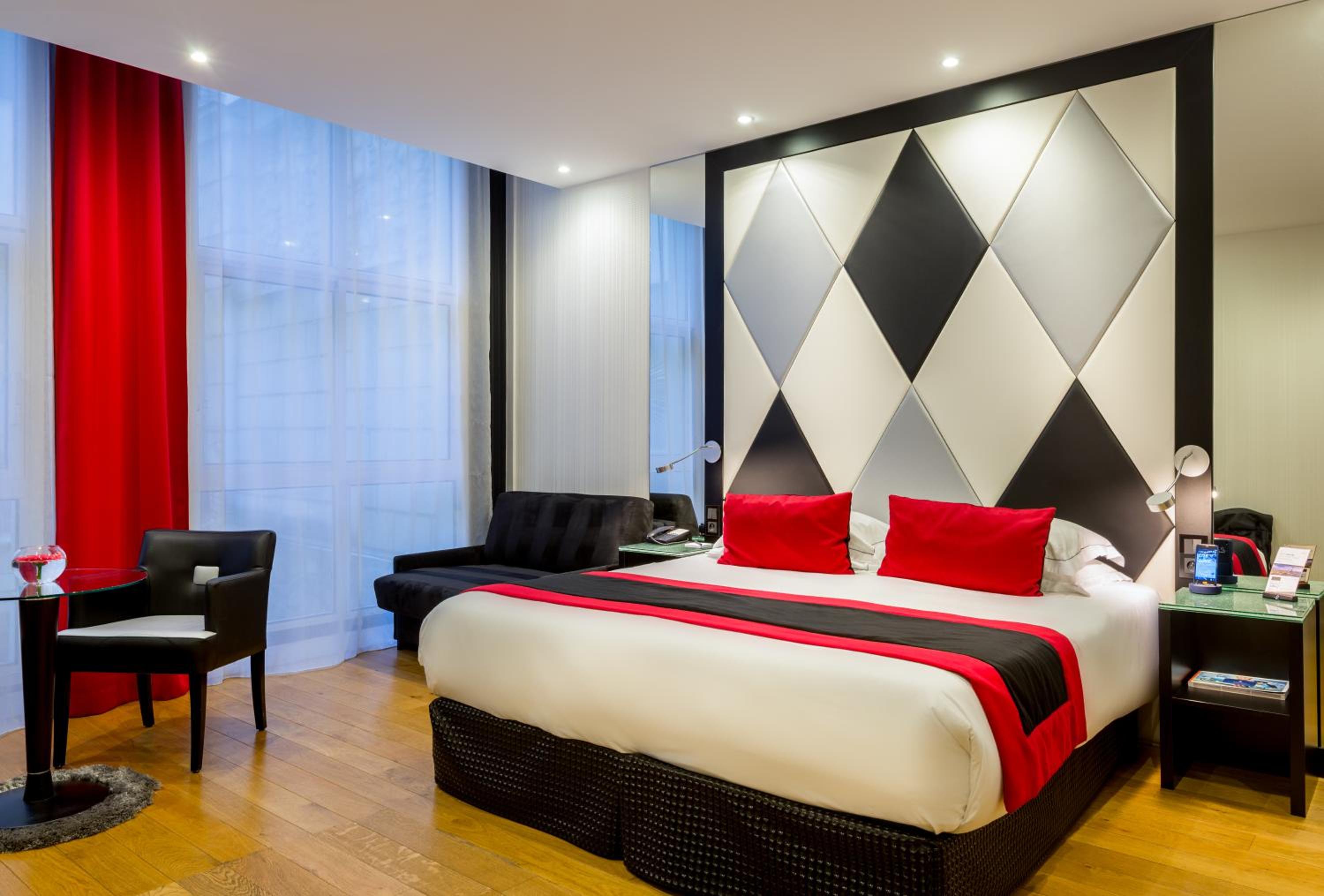 Deluxe Triple Room thumbnail 6