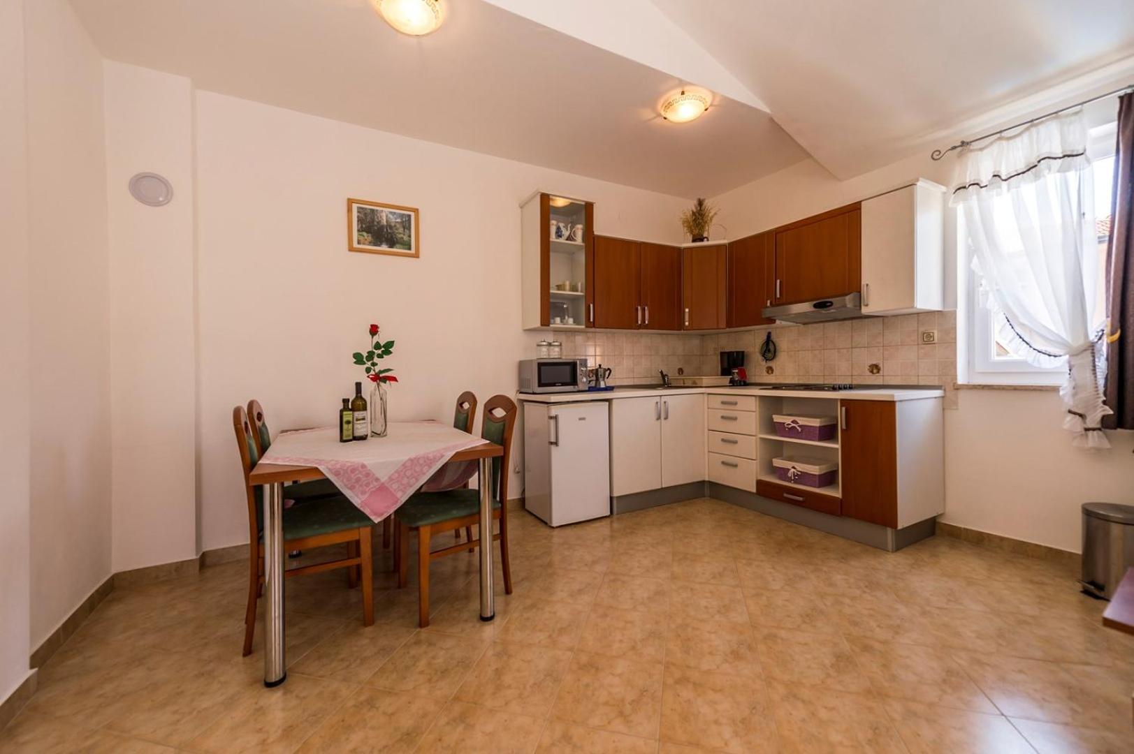 Apartment with Balcony photo 3