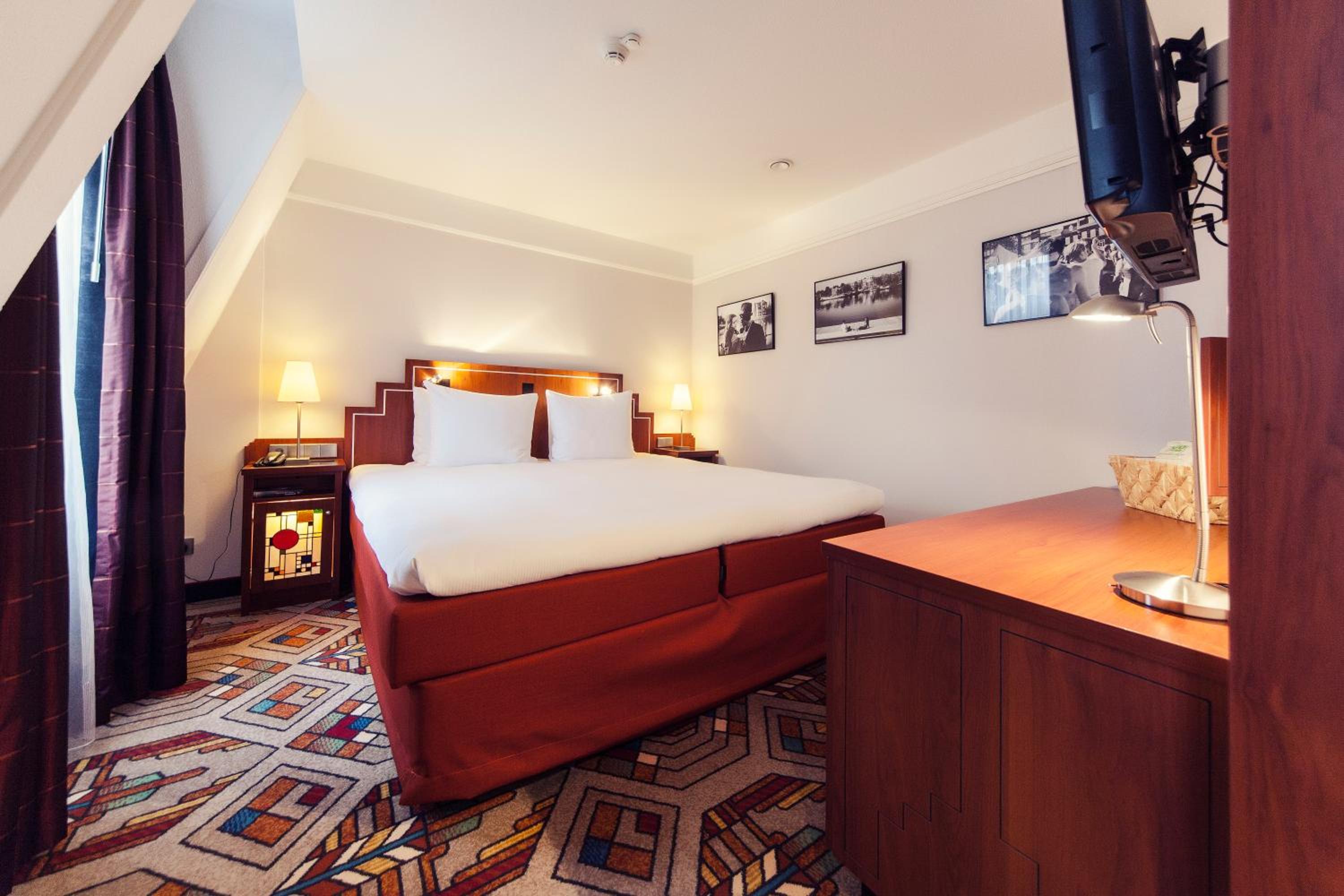 Master suite with canal view photo 2
