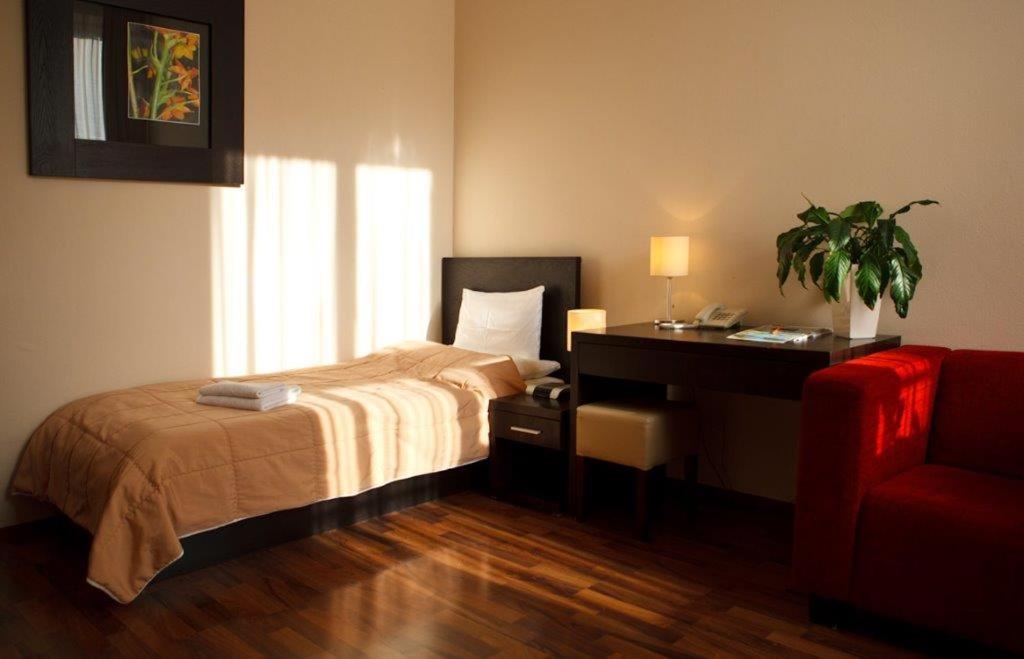 Business Double Room - Photo 1