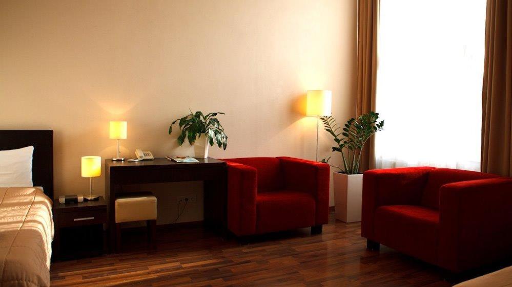 Business Double Room - Photo 9