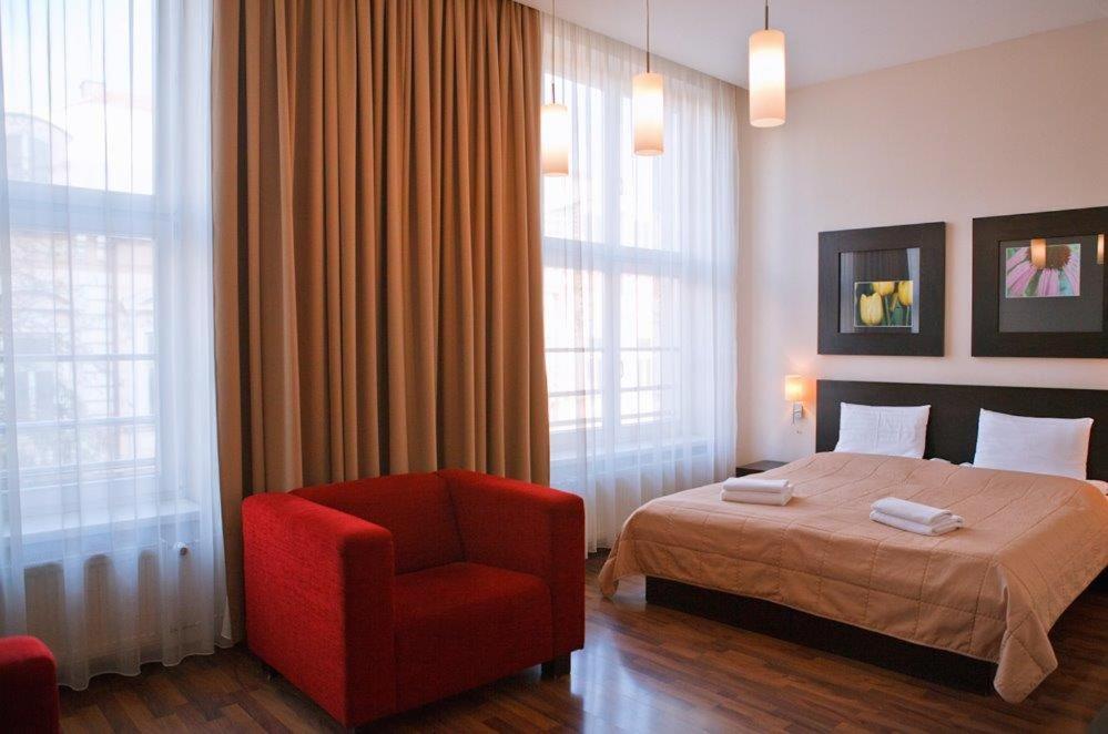 Business Double Room - Photo 8