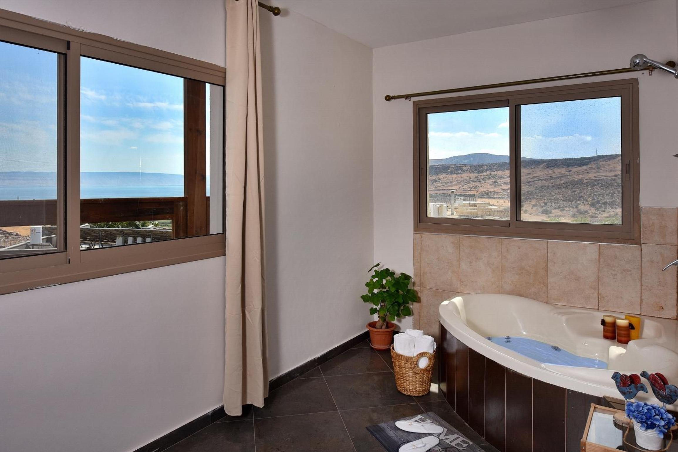 Studio with Balcony - Photo 14