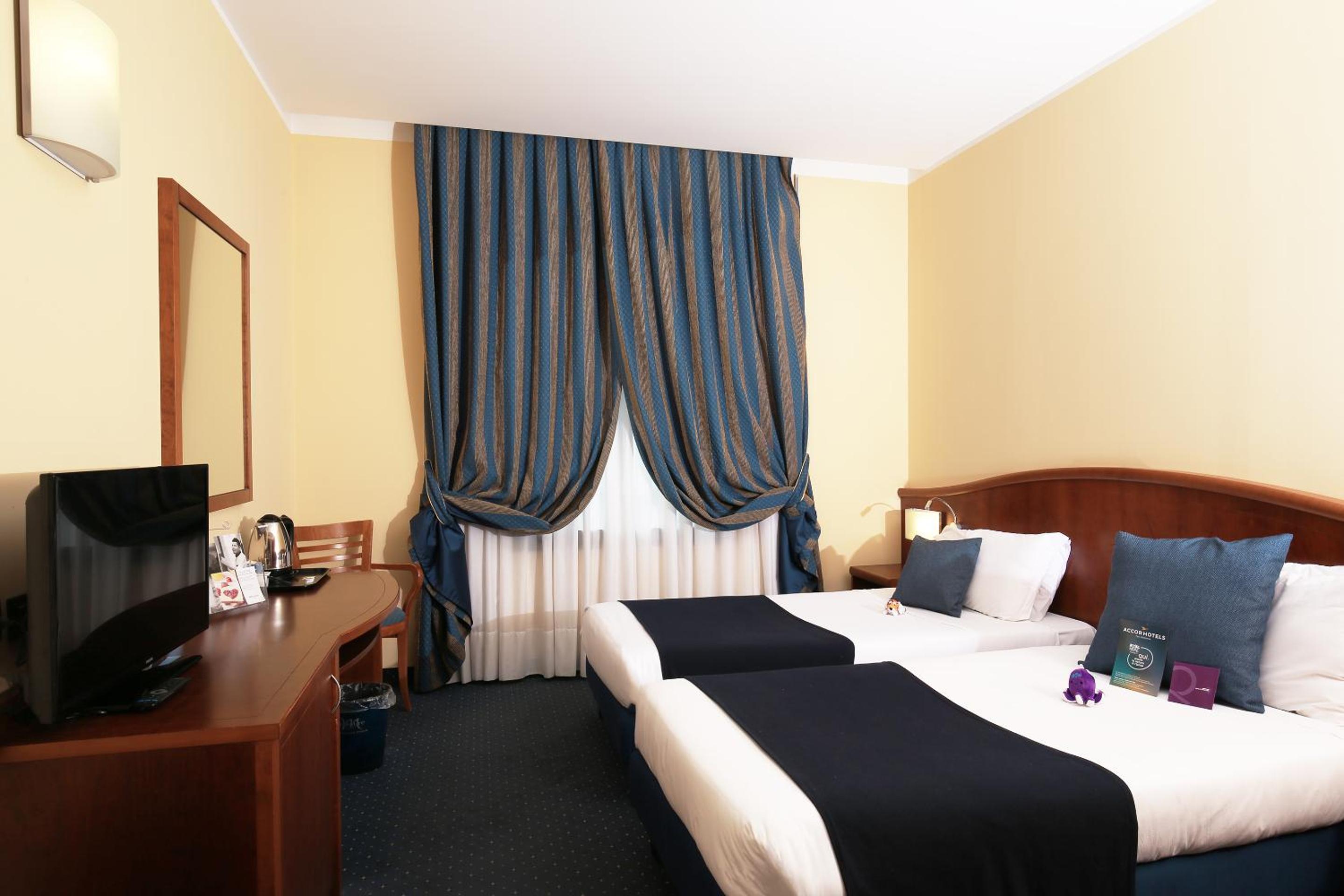 Standard Room with 2 Single Beds - Photo 5