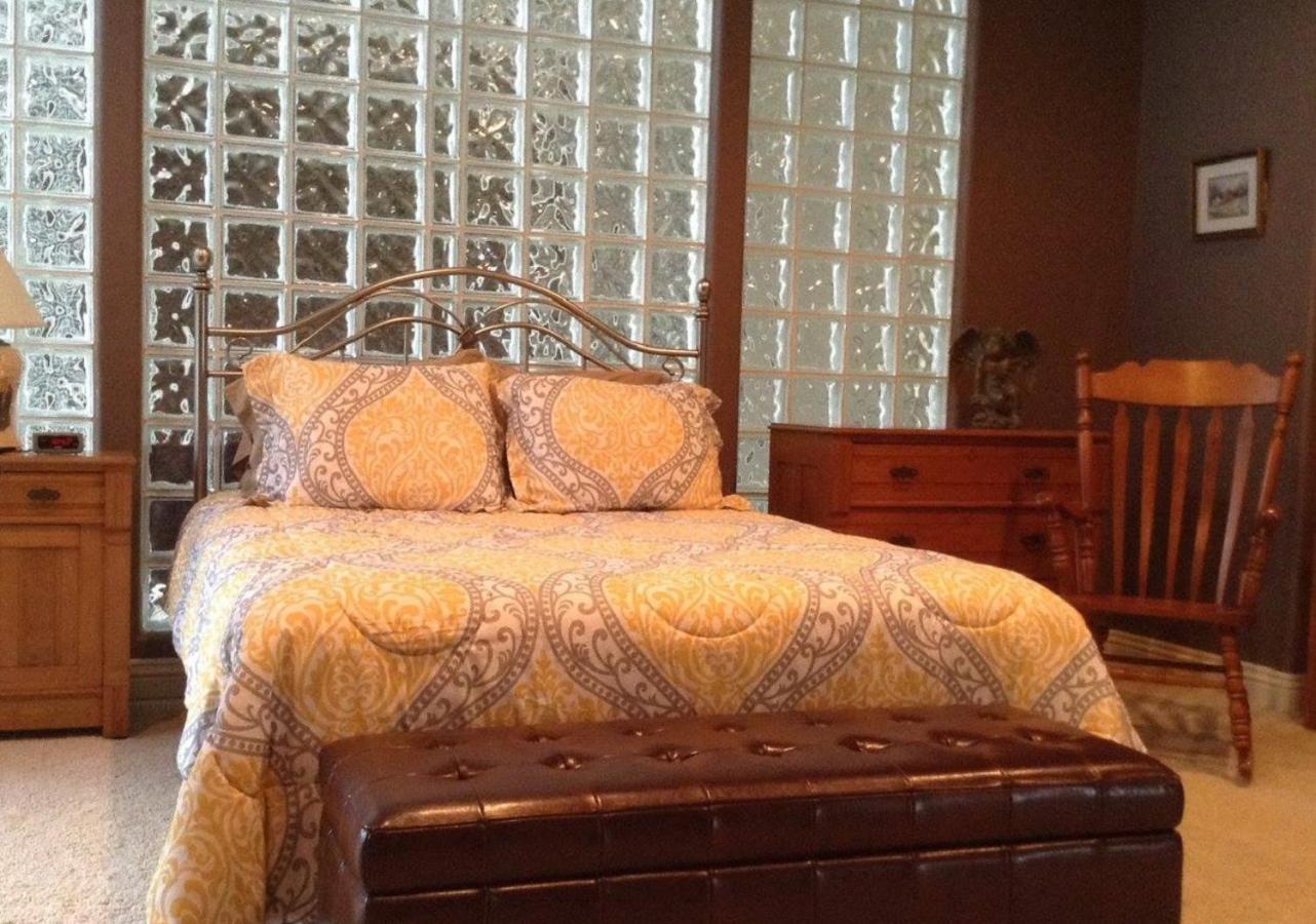 Deluxe King Suite photo 2