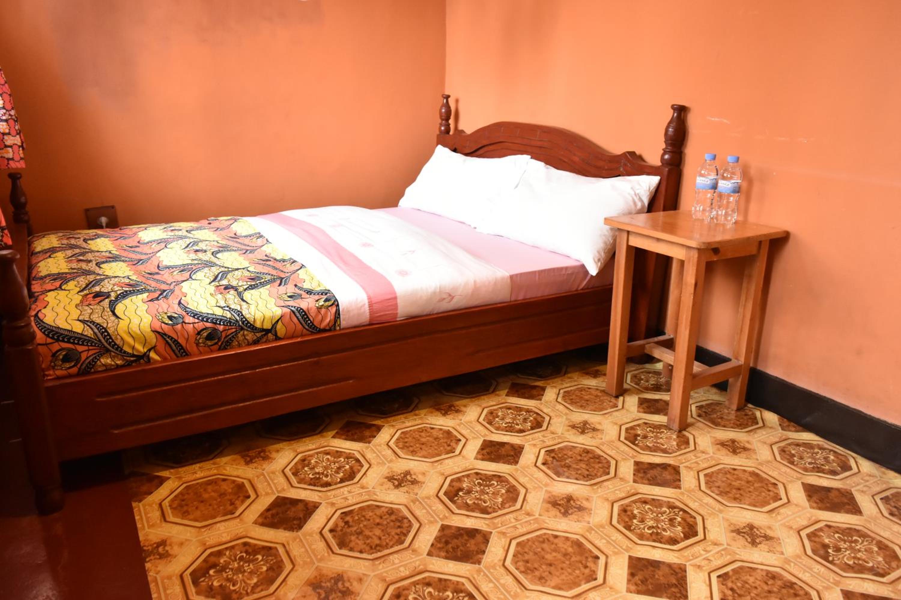 Double Room with Private Shower Room photo 3