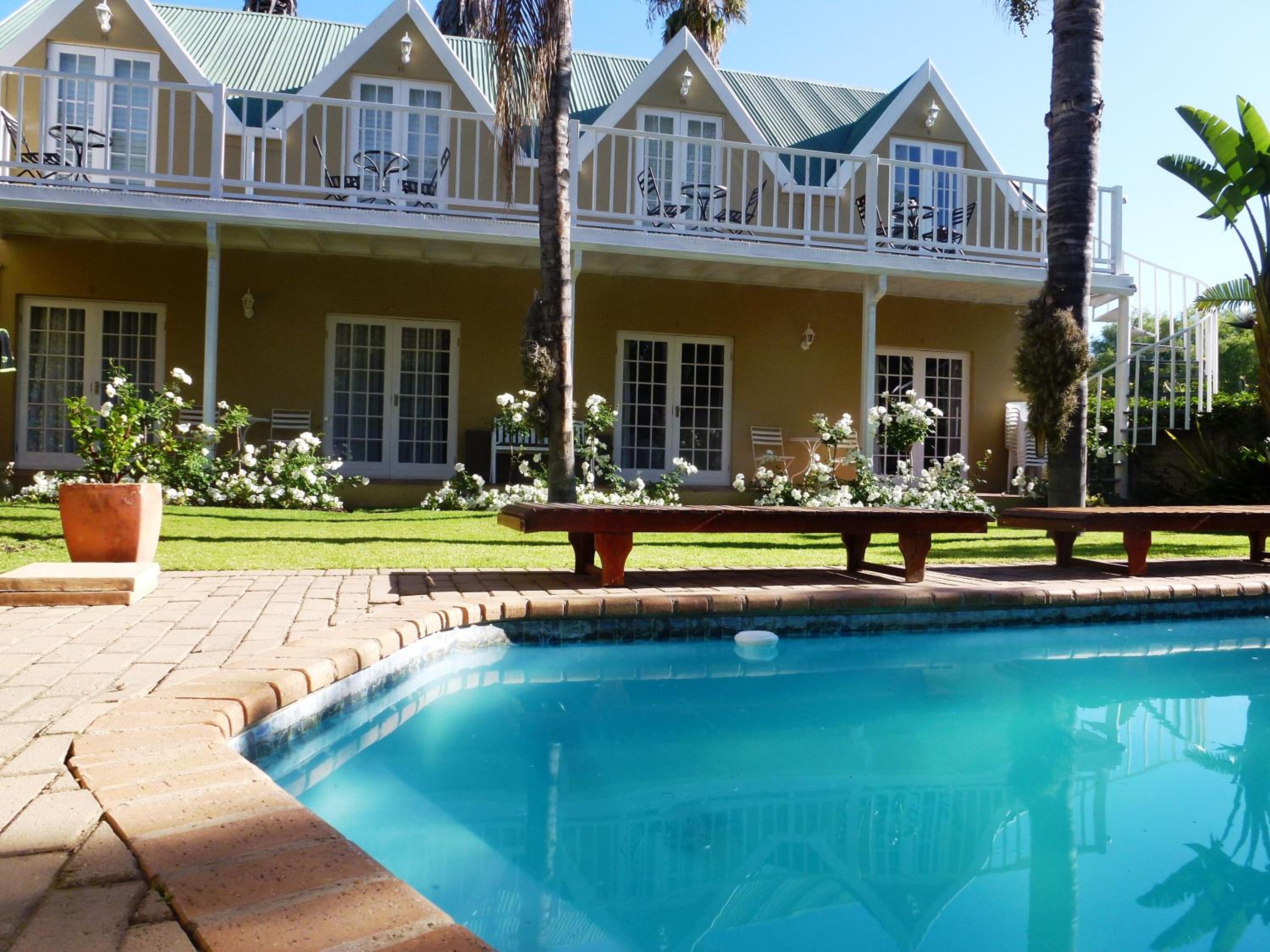 Pool Area Queen And Single Bed Room - Photo 20