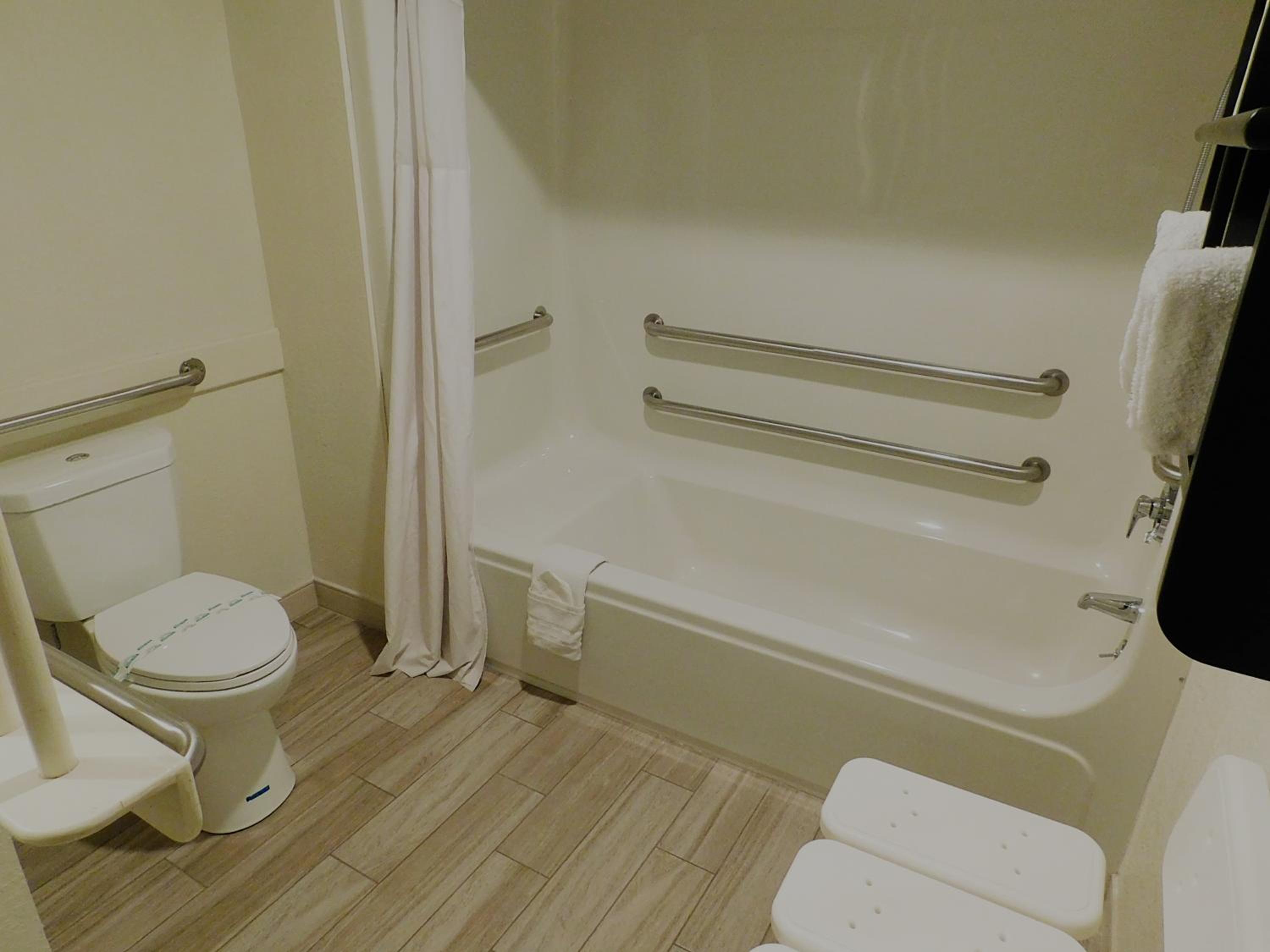 King Room - Disability Access - Non-Smoking - Photo 5