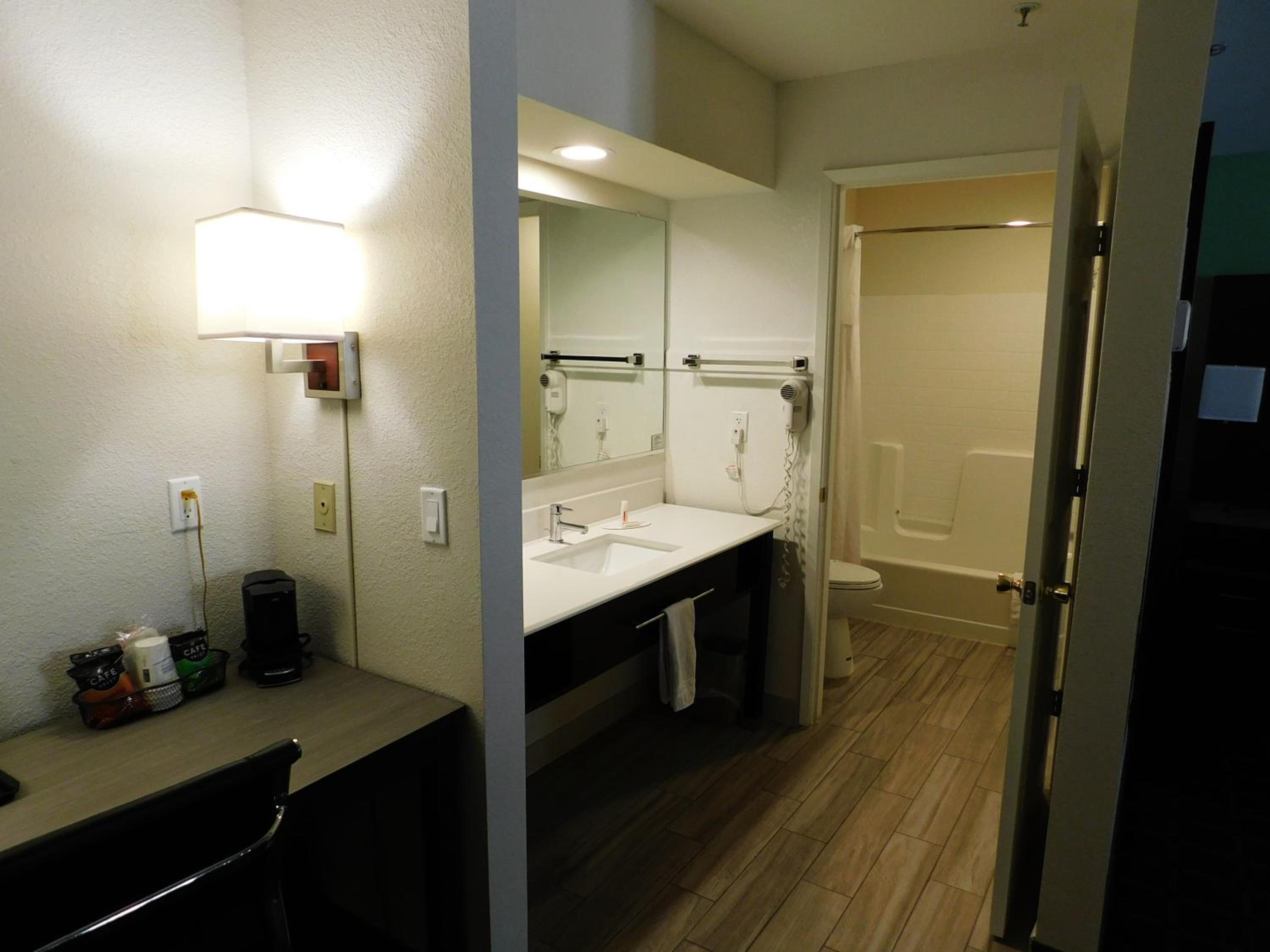 King Studio Suite - Non-Smoking - Photo 4