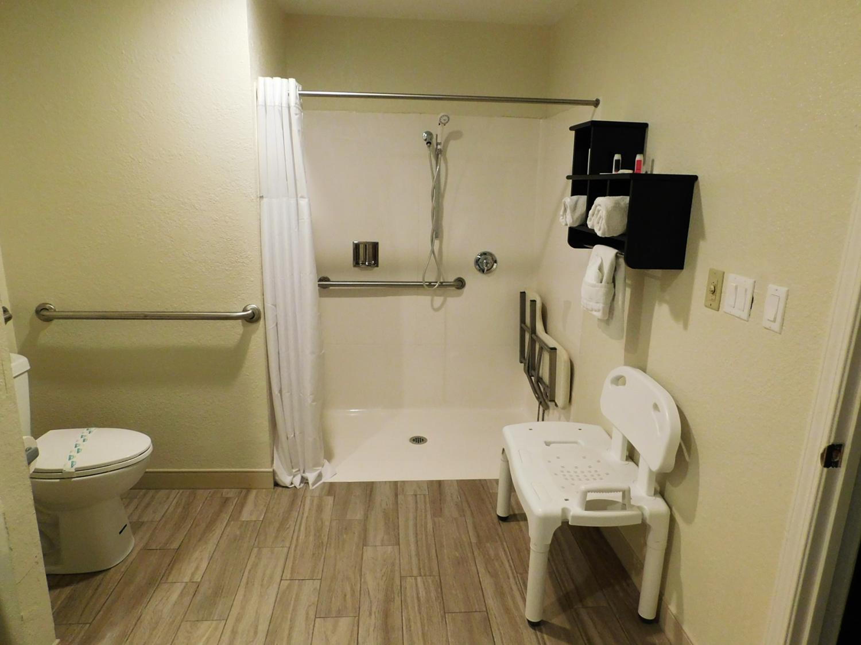 King Room - Disability Access - Non-Smoking - Photo 4