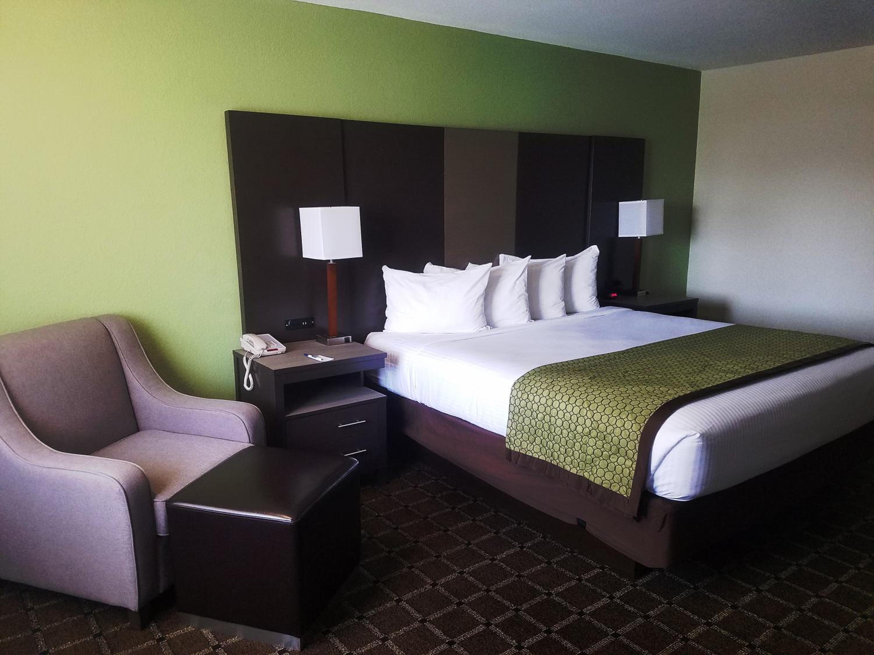 King Room - Non-Smoking - Photo 3