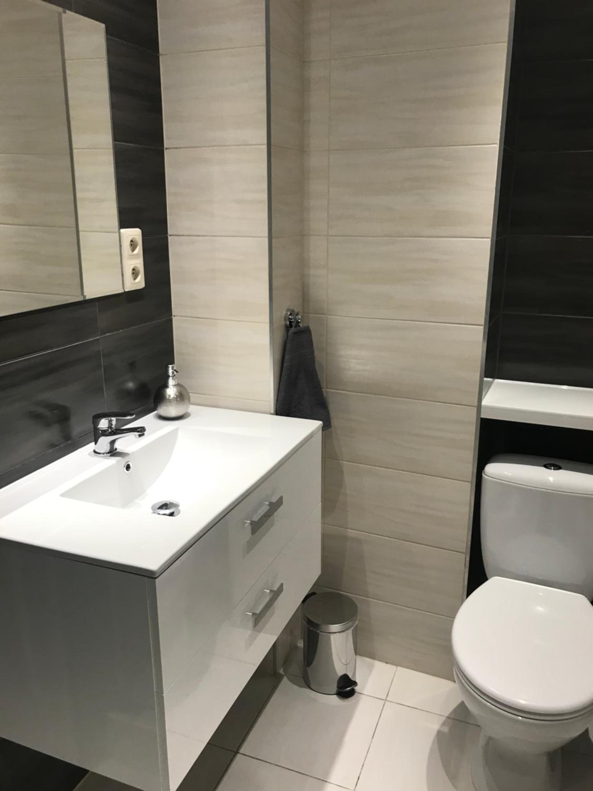 Apartment with Shower - Photo 12