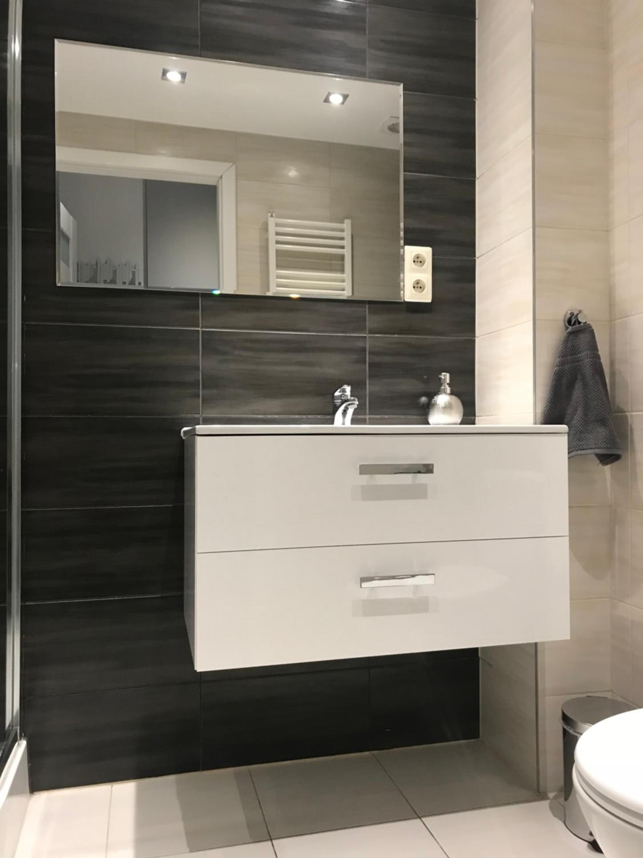 Apartment with Shower - Photo 14
