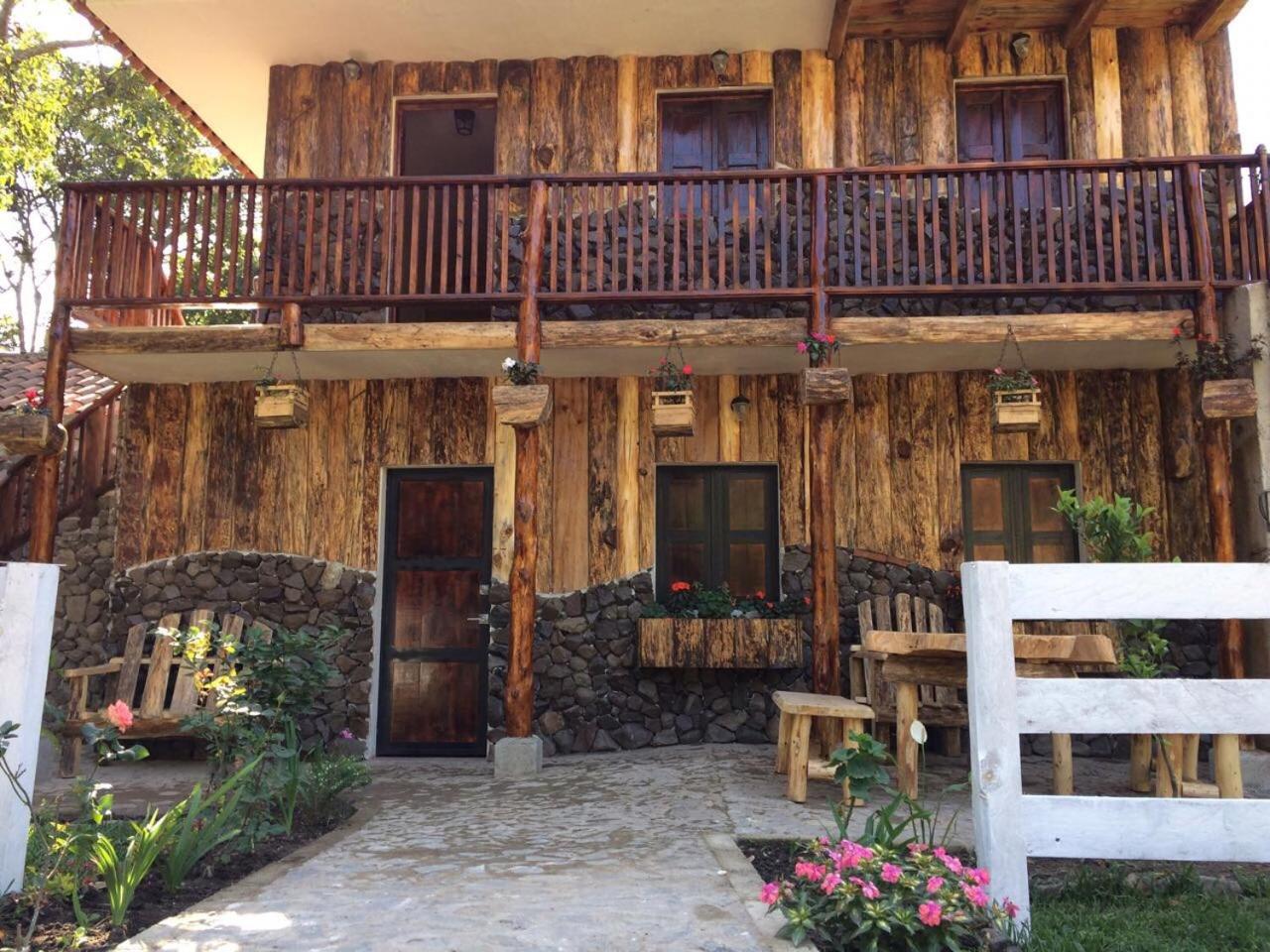 Deluxe Room (2 Adults + 1 Child)