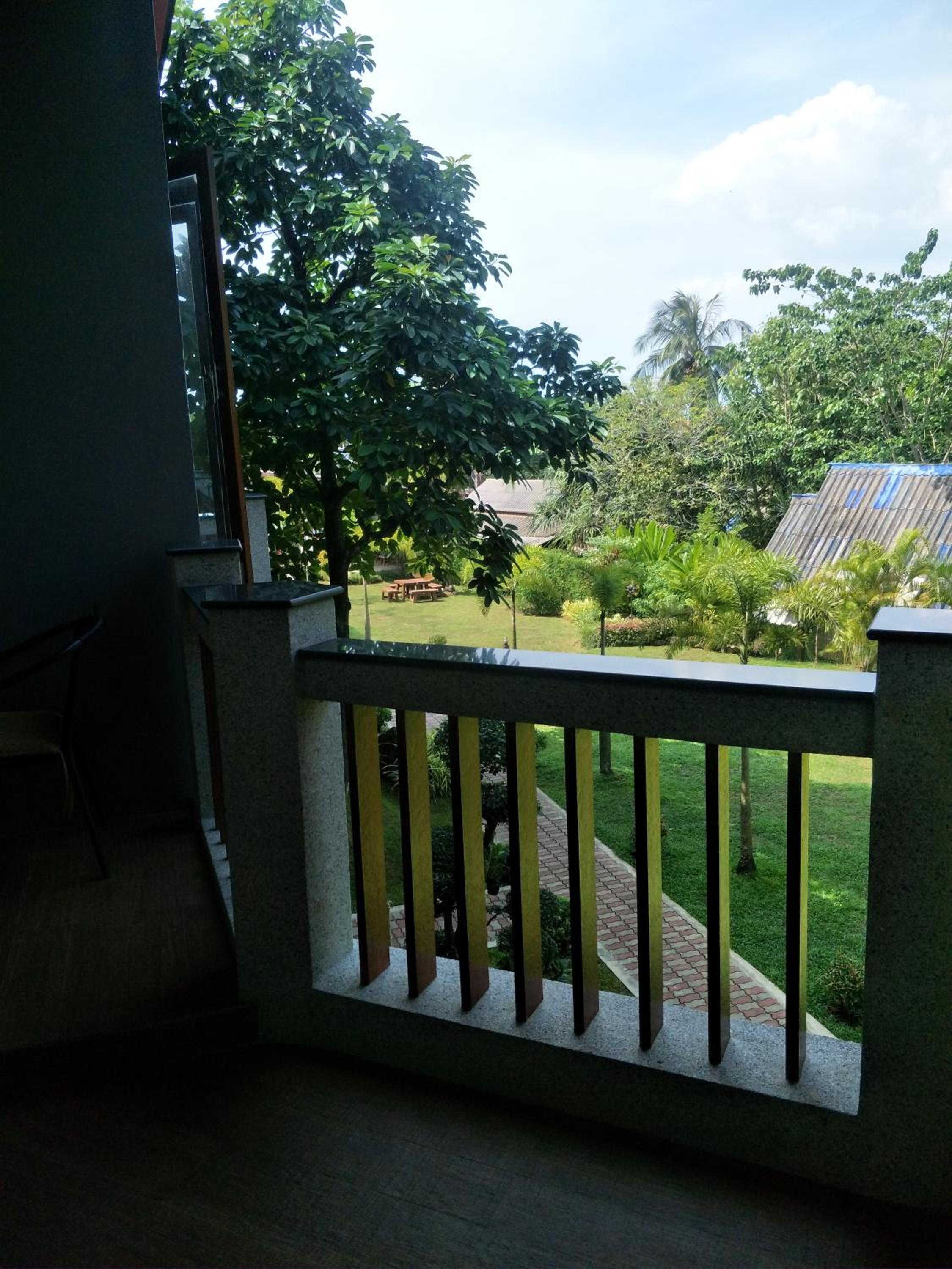 Deluxe Family Suite - Photo 8