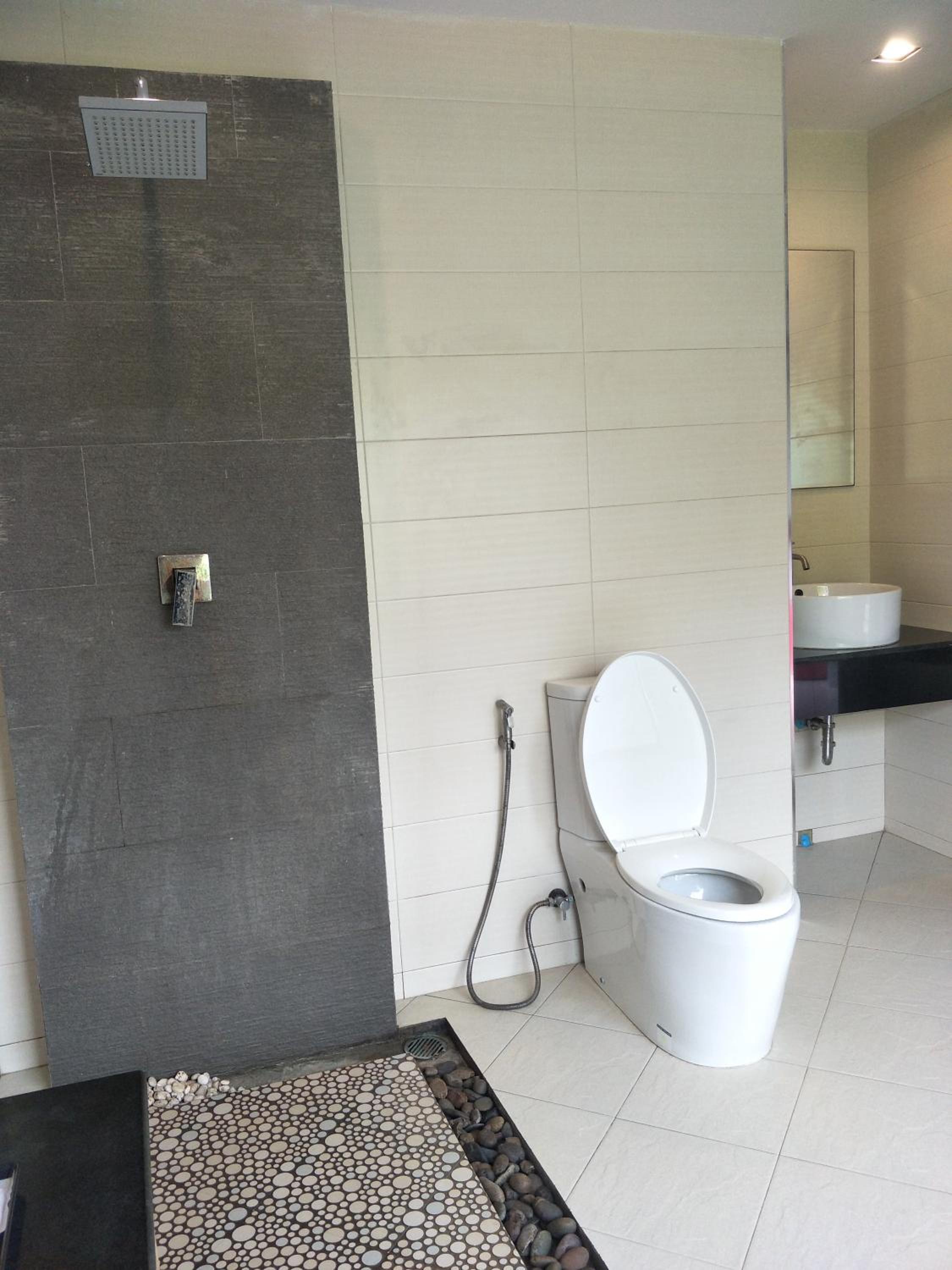 Deluxe Family Suite - Photo 17