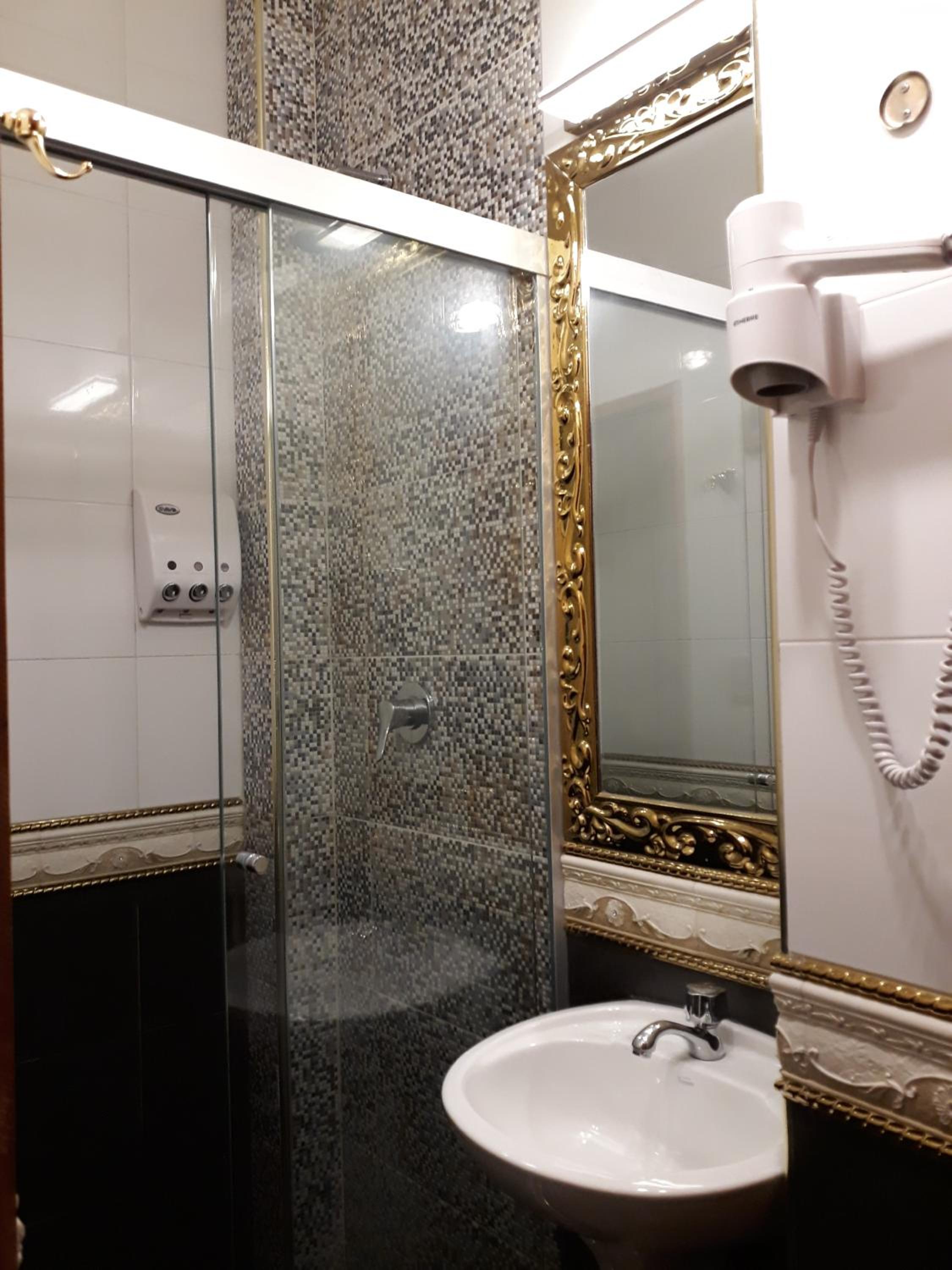 Single Room with Private Bathroom photo 2