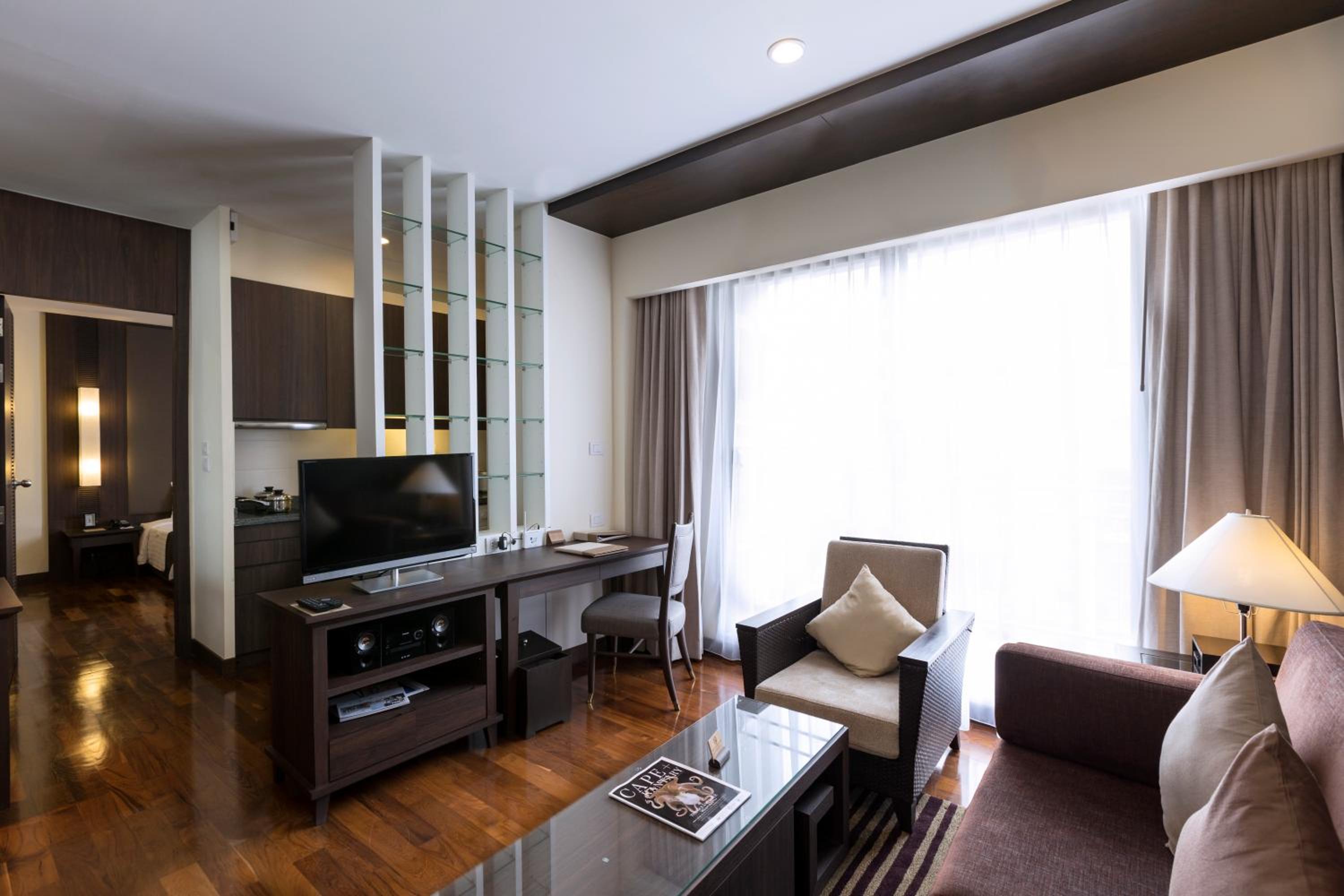 One-Bedroom Suite - Photo 7