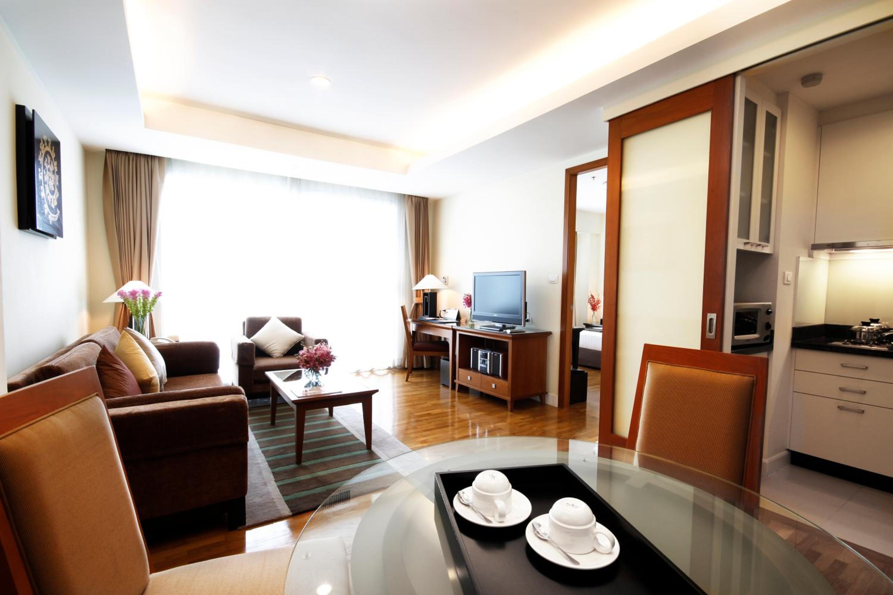 One-Bedroom Suite - Photo 6