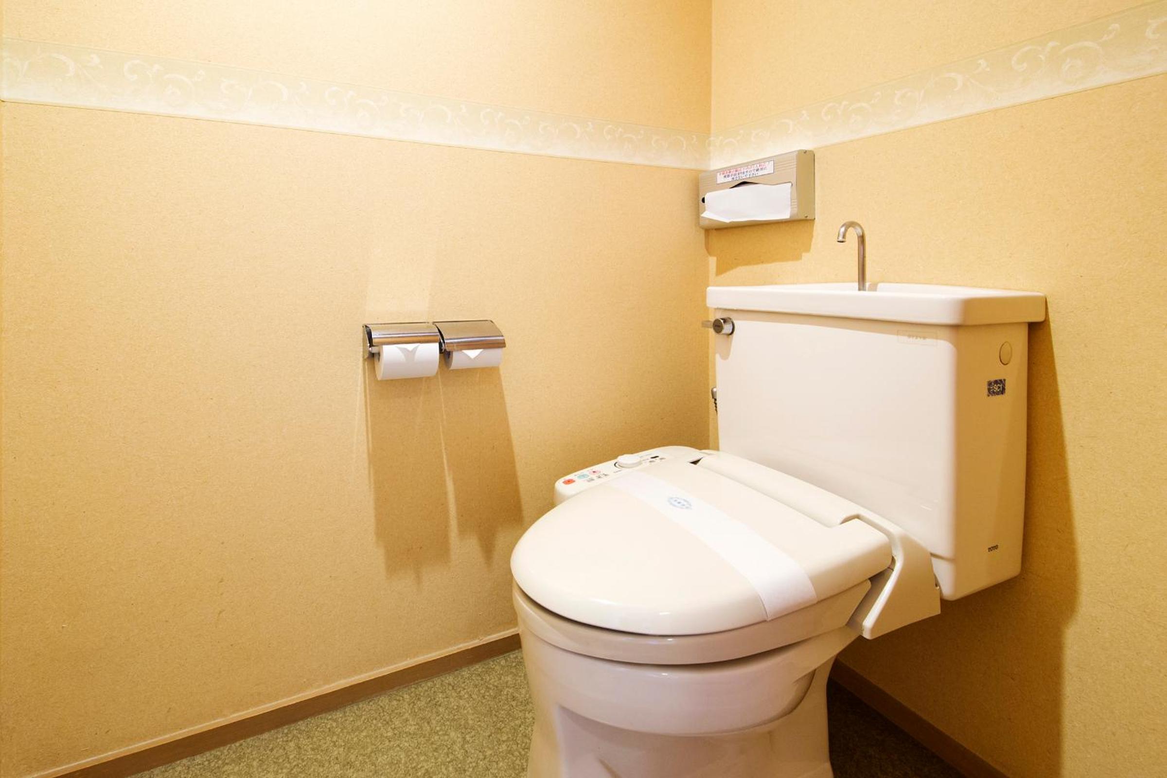 Twin Room with Bathroom - Non-Smoking - Photo 2