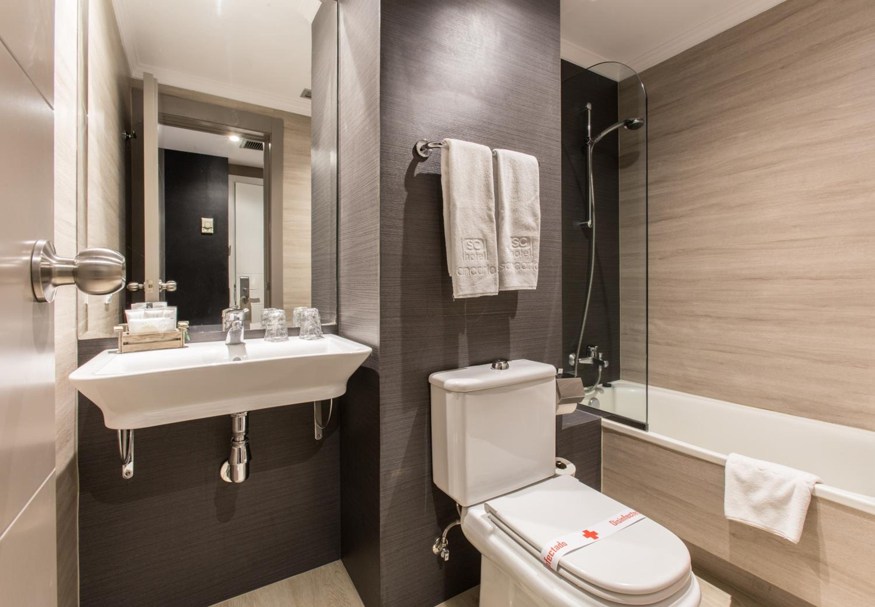 Double or Twin Room - Photo 11