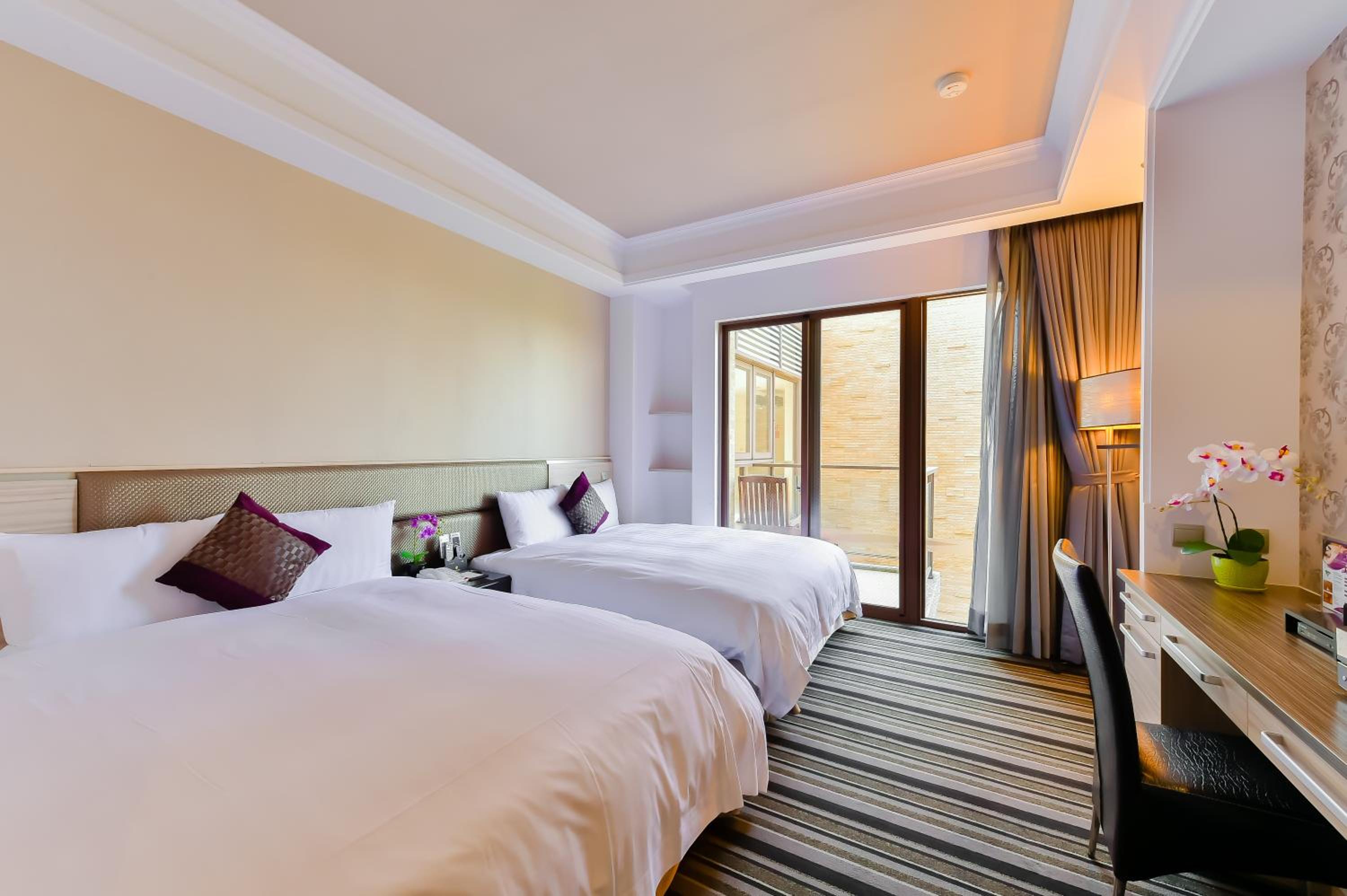 Standard Quadruple Room without view photo 3