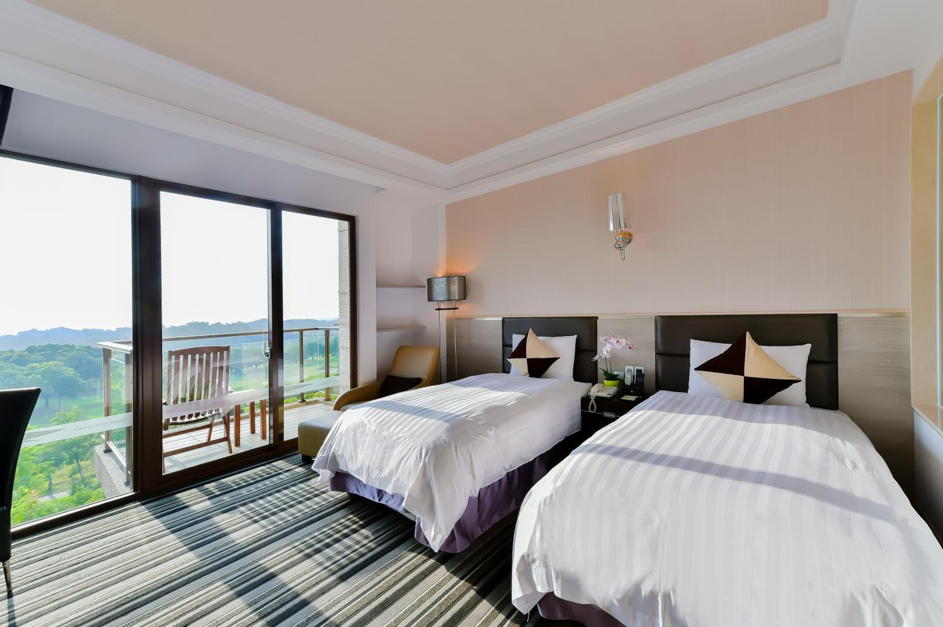 Standard Twin Room with Mountain View photo 3