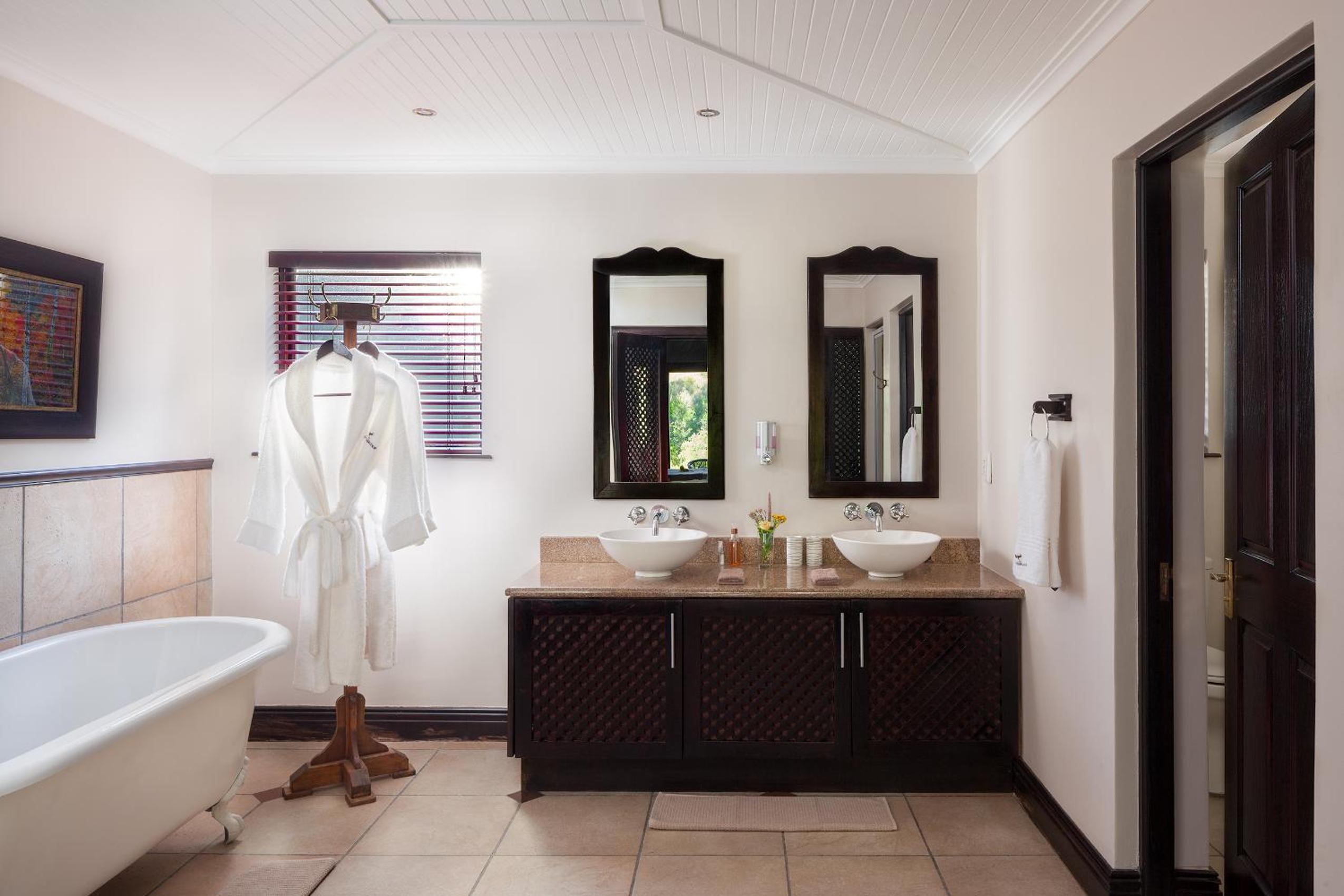 Deluxe Double or Twin Room with Mountain View - Photo 8